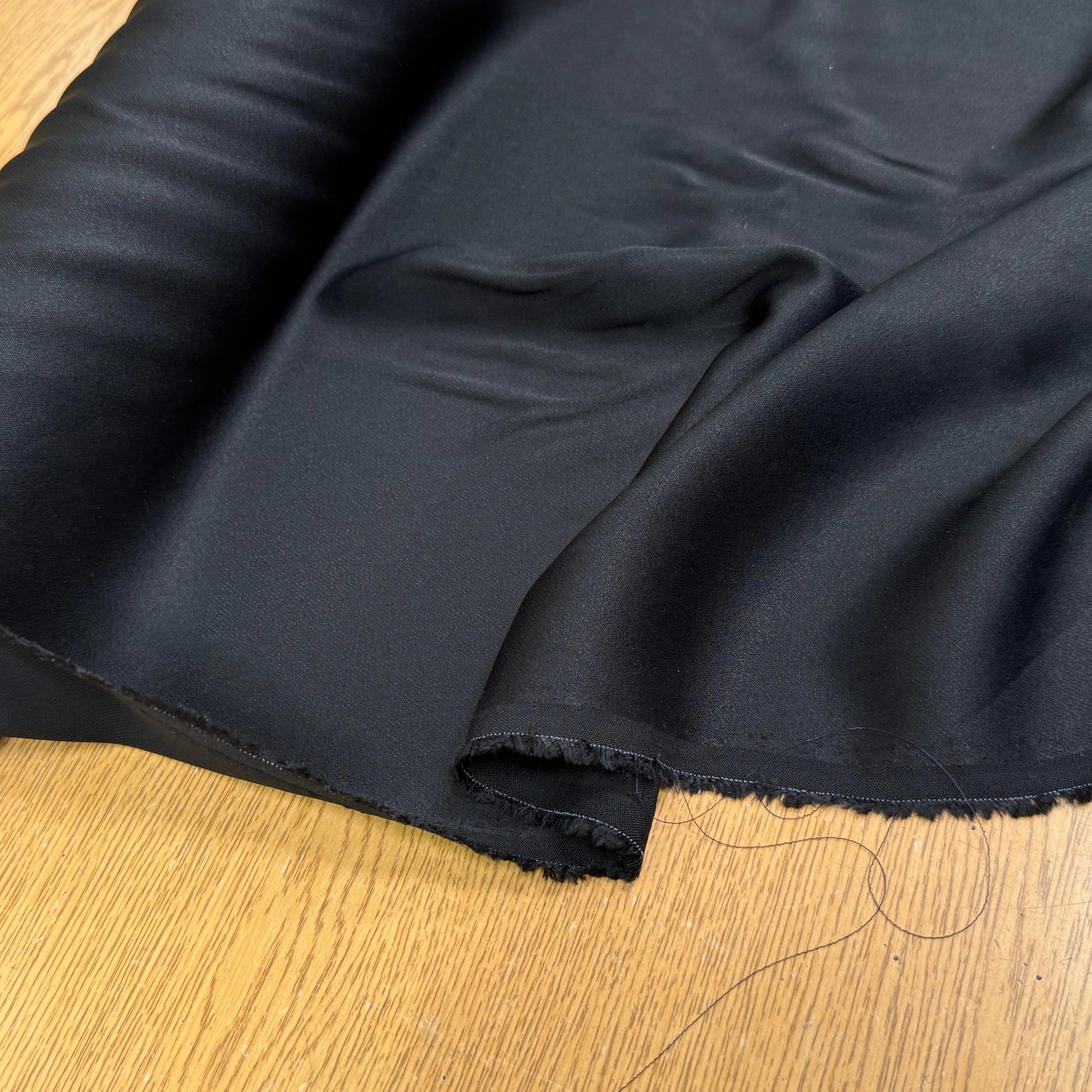 CREPE ENVERS SATIN POLIVISCOSE NOIR BEAU TOMBÉ - My Little Coupon
