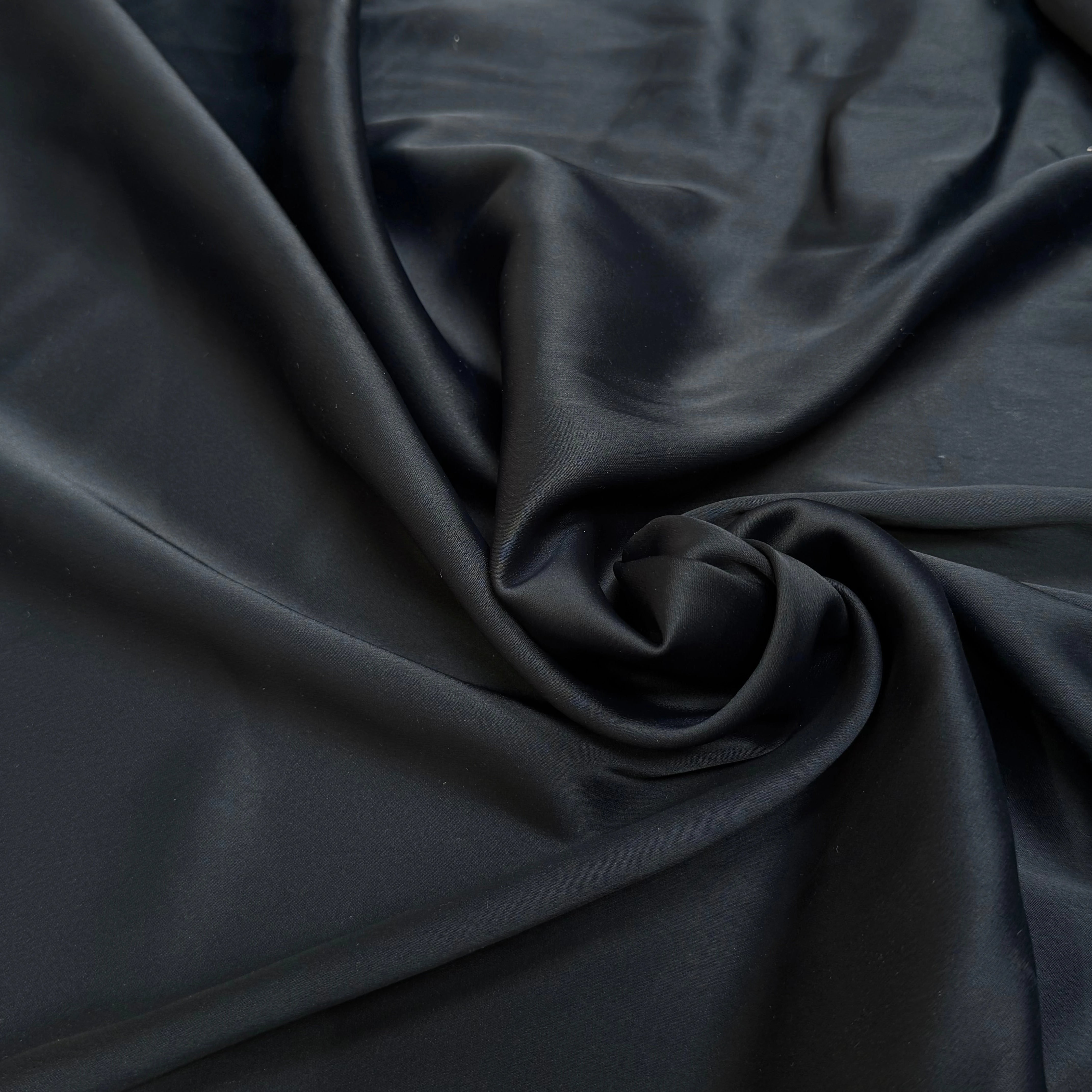 CREPE ENVERS SATIN TENUE LOURDE 68% ACETATE LÉGÈREMENT STRETCH NUIT - My Little Coupon