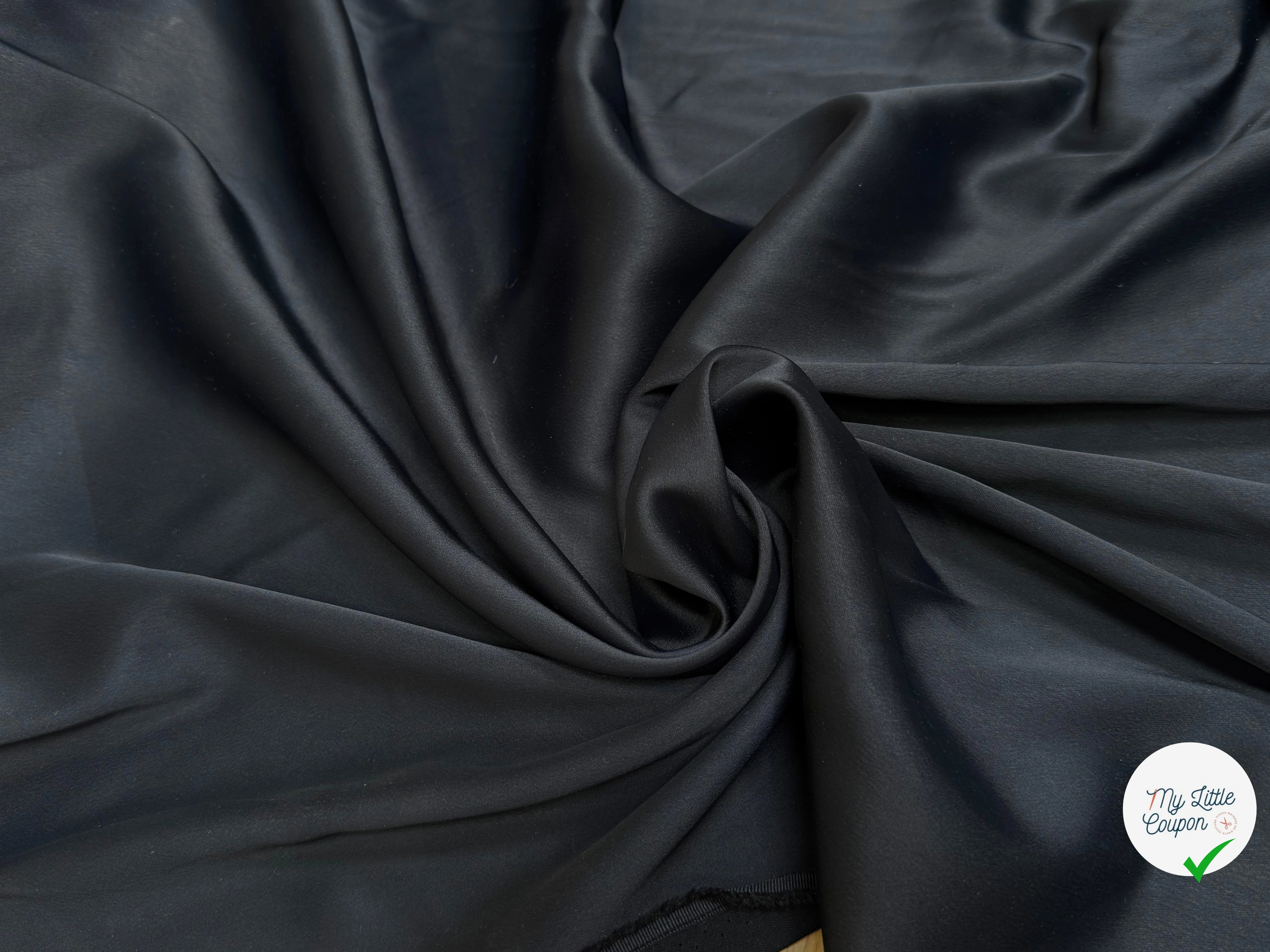 CREPE ENVERS SATIN TENUE LOURDE 68% ACETATE LÉGÈREMENT STRETCH NUIT - My Little Coupon