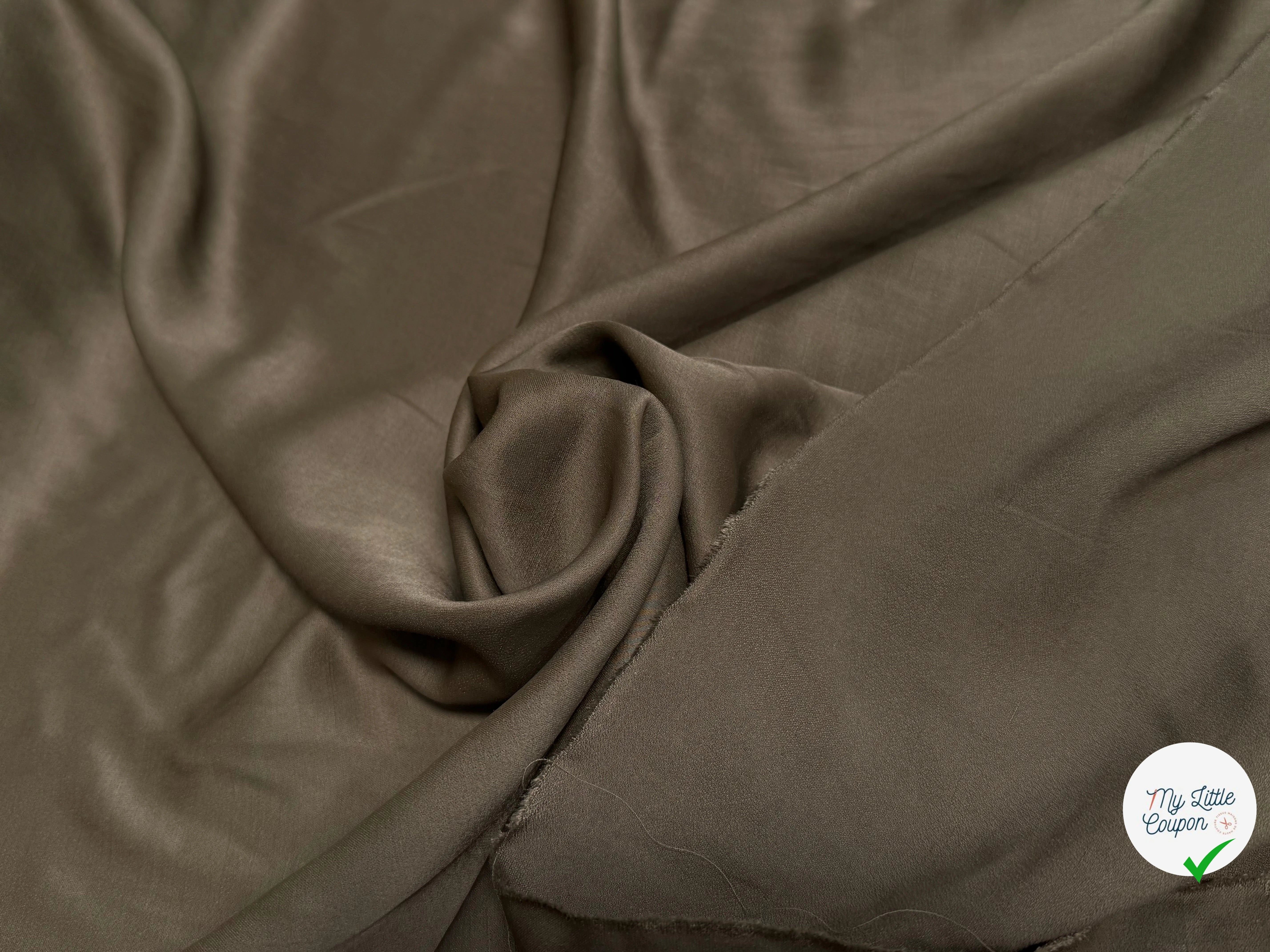 CREPE ENVERS SATIN TEXTURÉ SHANTUNG 100% VISCOSE MARRON CHOCO BEAU TOMBÉ - My Little Coupon