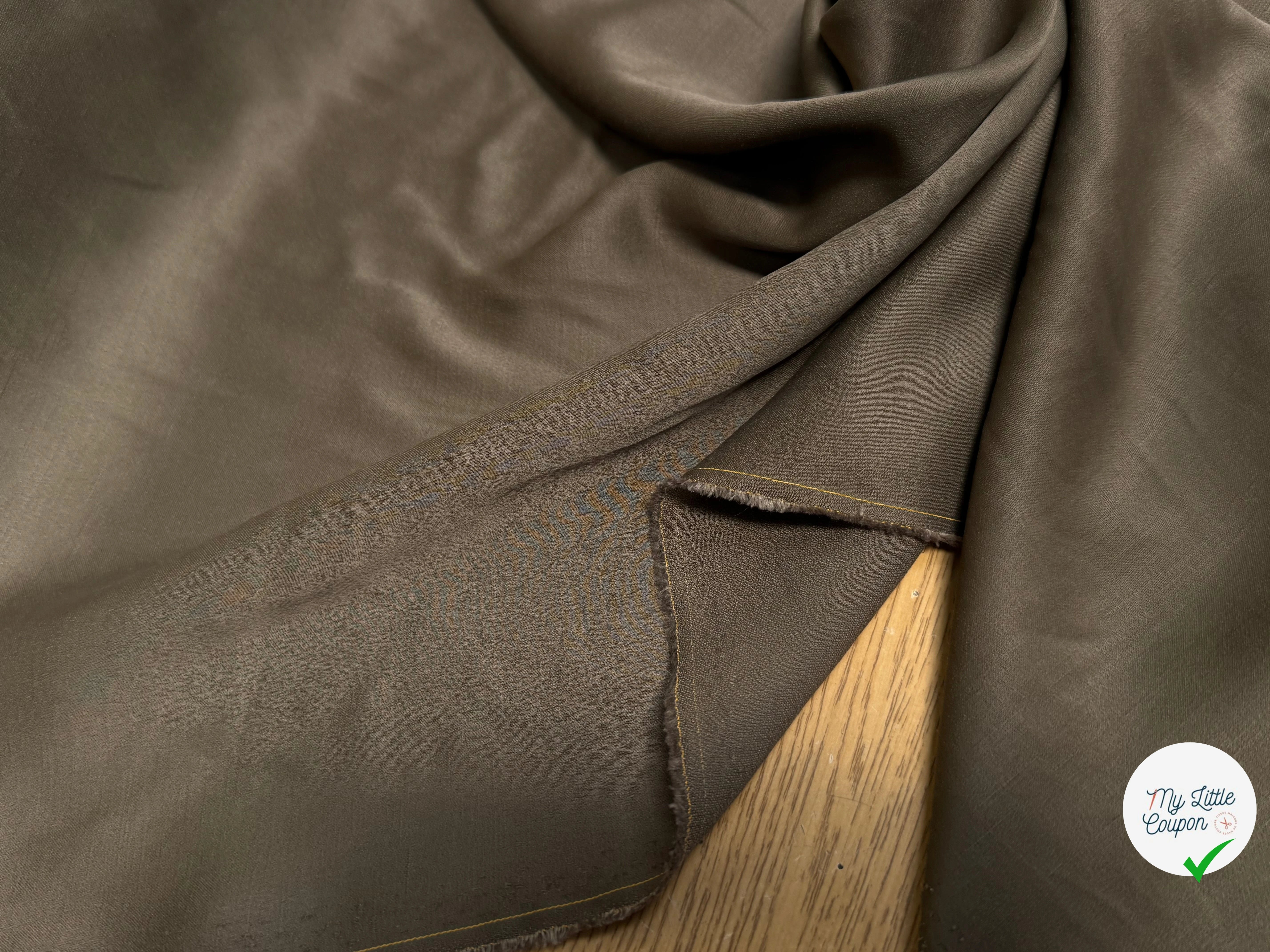 CREPE ENVERS SATIN TEXTURÉ SHANTUNG 100% VISCOSE MARRON CHOCO BEAU TOMBÉ - My Little Coupon