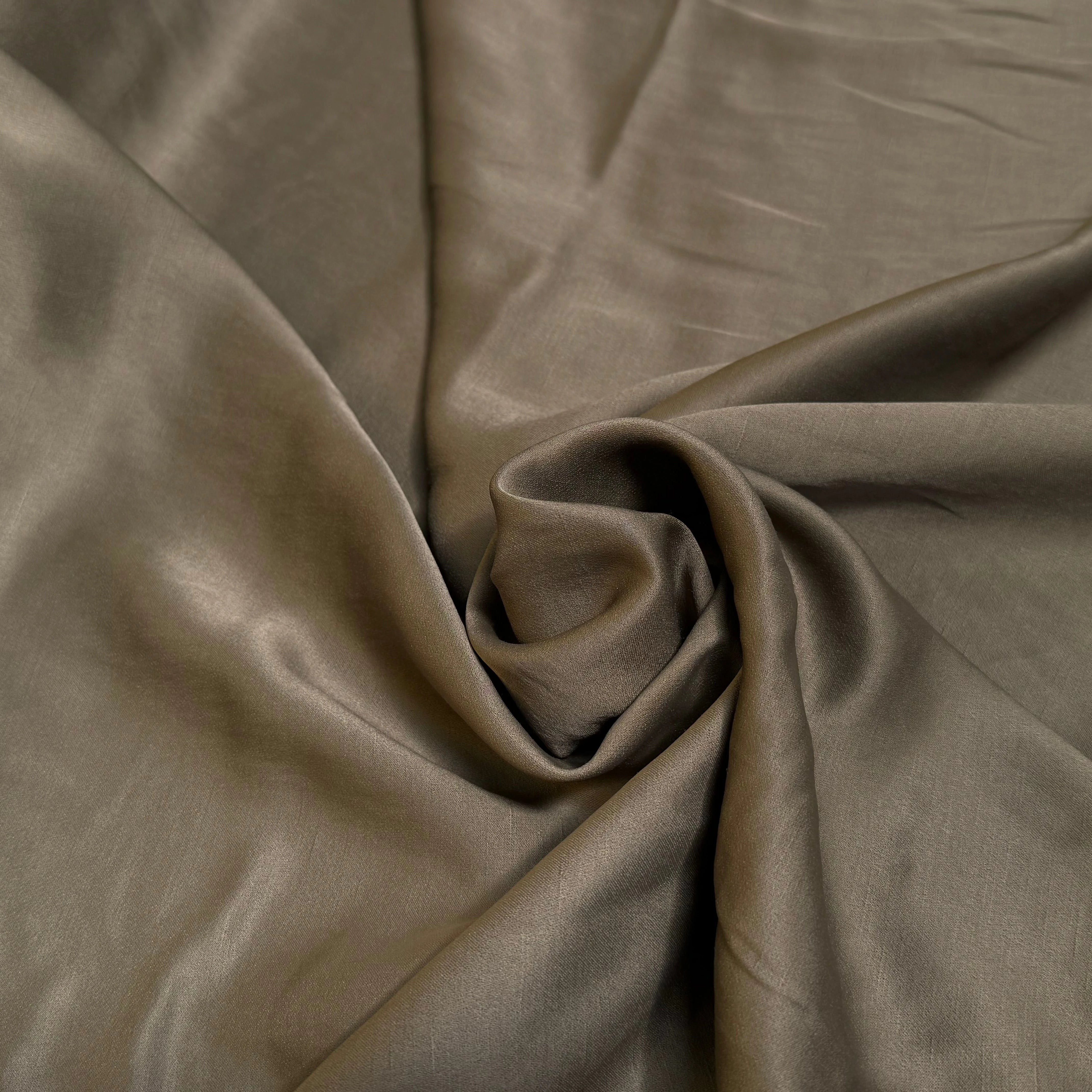 CREPE ENVERS SATIN TEXTURÉ SHANTUNG 100% VISCOSE MARRON CHOCO BEAU TOMBÉ - My Little Coupon