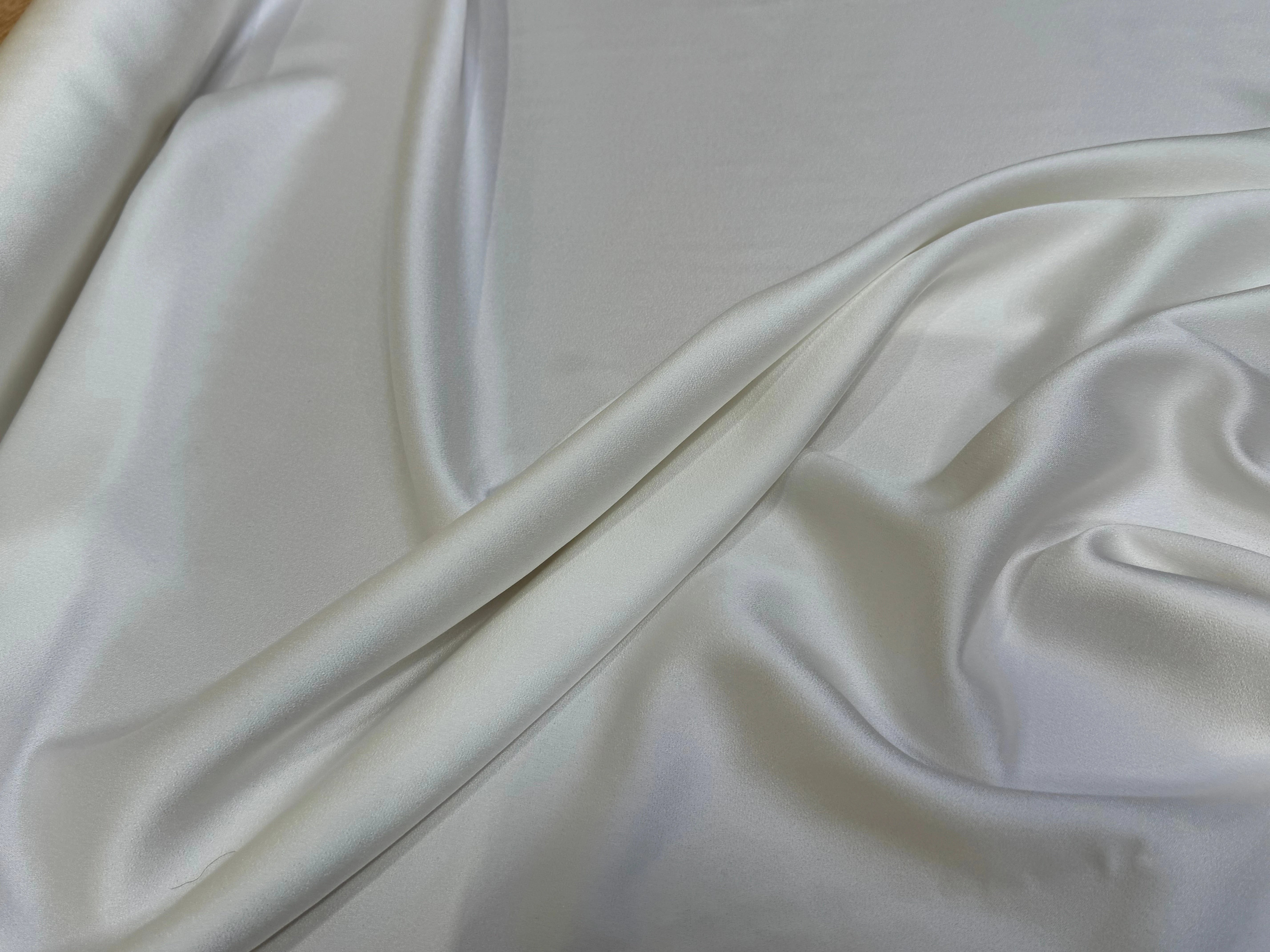 CREPE ENVERS SATIN VISCOSE ACÉTATE MAT BLANC CASSÉ - My Little Coupon
