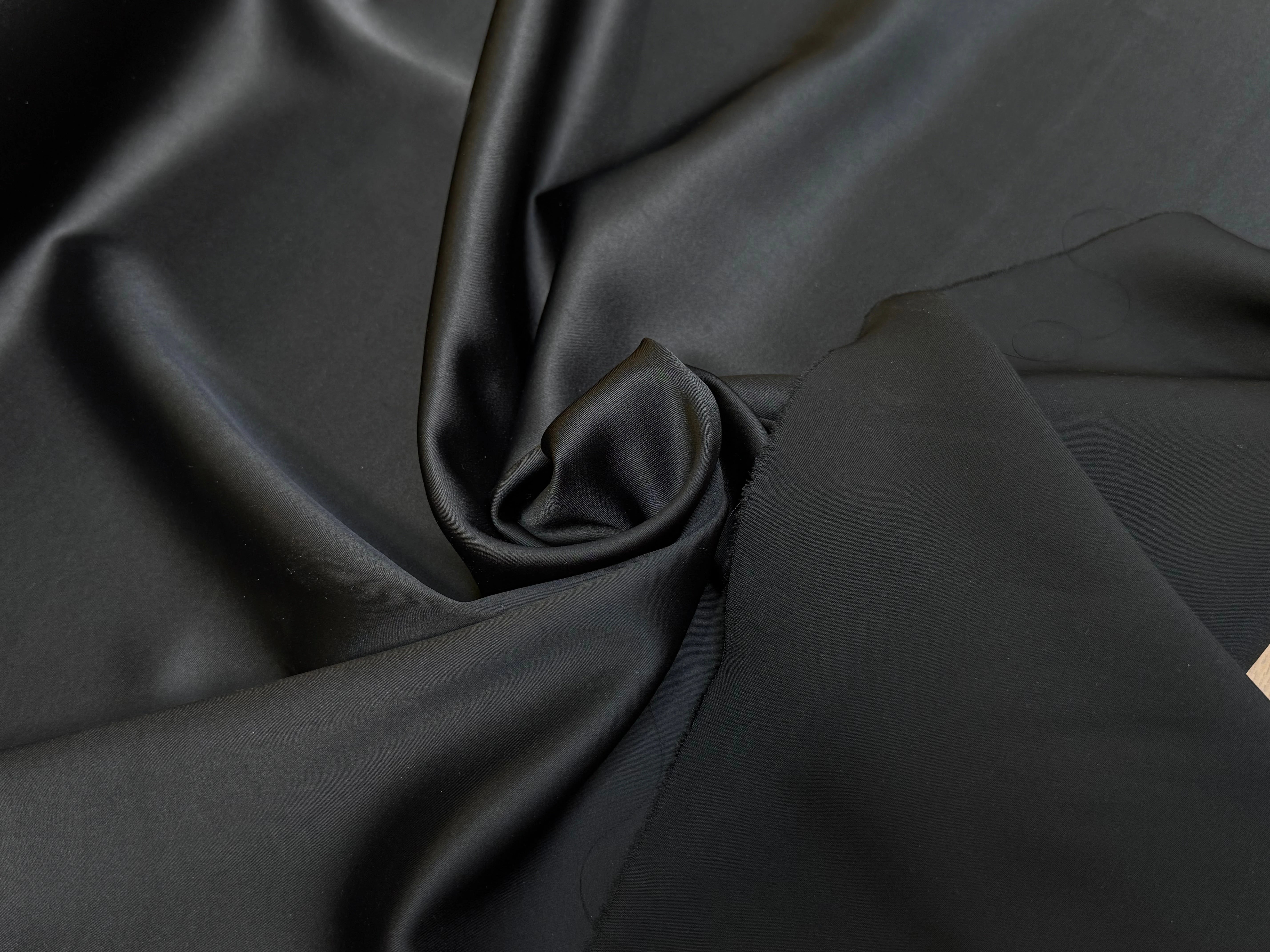 CREPE ENVERS SATIN VISCOSE ACETATE NOIR BEAU TOMBÉ STRETCH - My Little Coupon