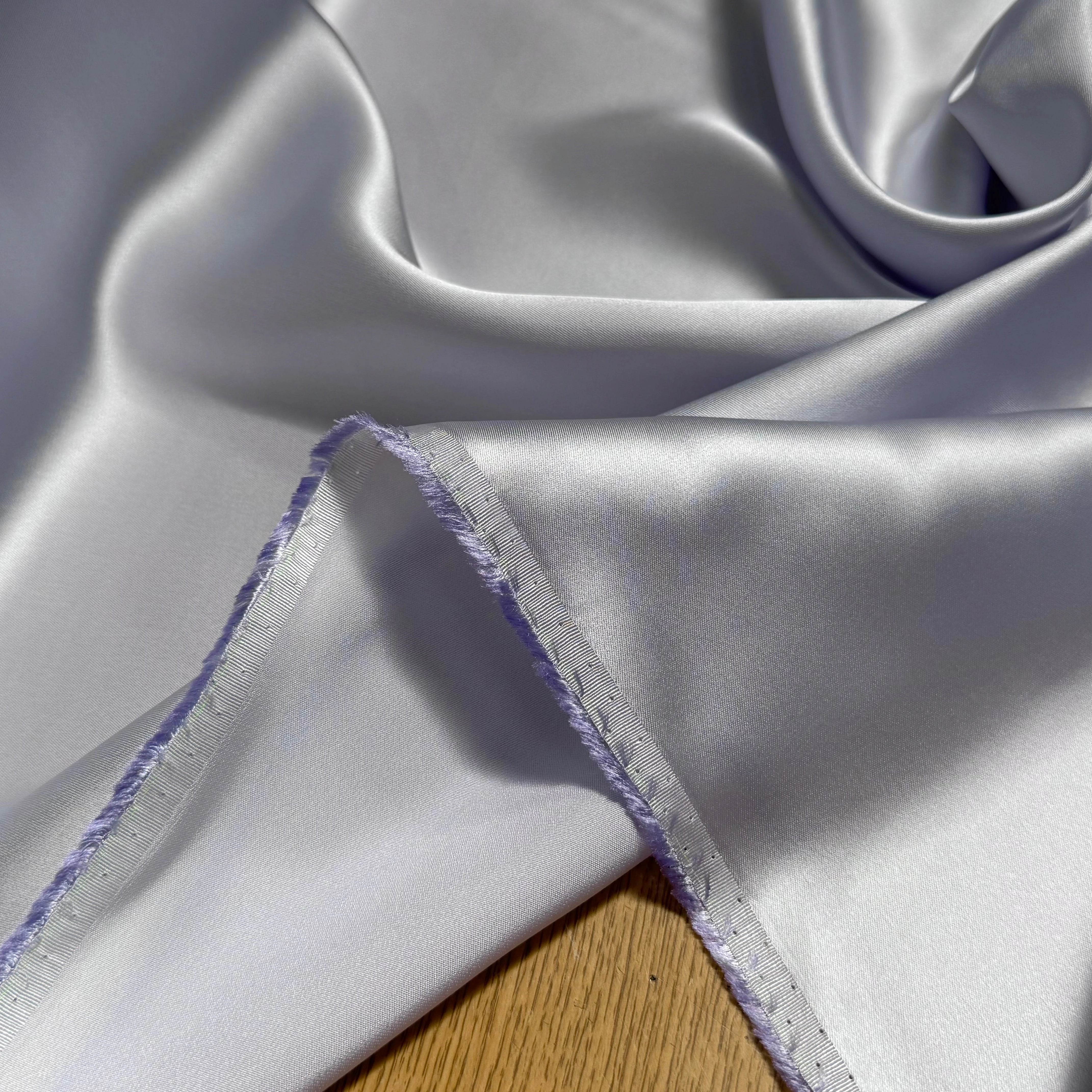 CREPE ENVERS SATIN VISCOSE BEAU TOMBÉ GREY LANVANDER - My Little Coupon