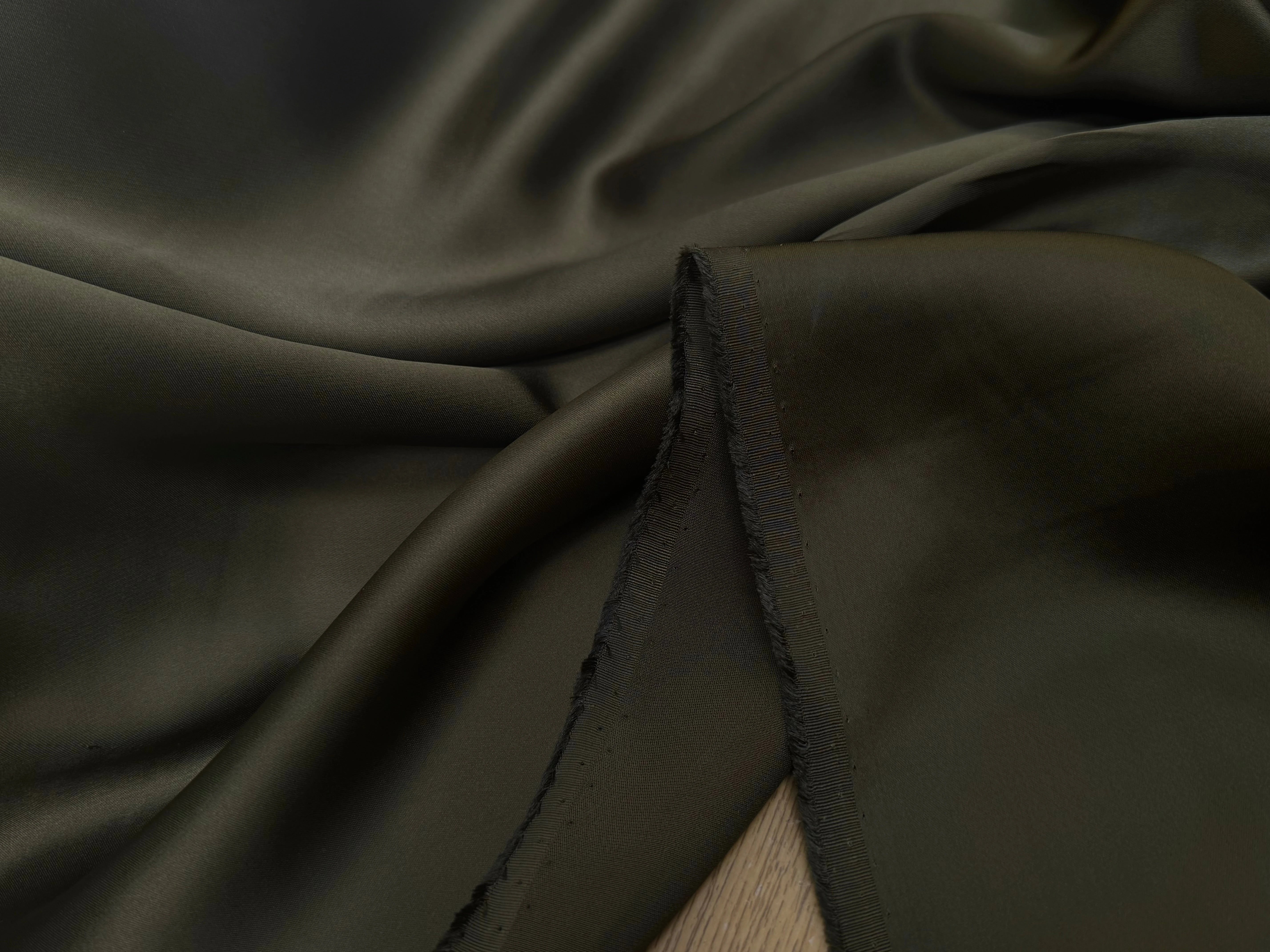 CREPE ENVERS SATIN VISCOSE BEAU TOMBÉ KAKI - My Little Coupon