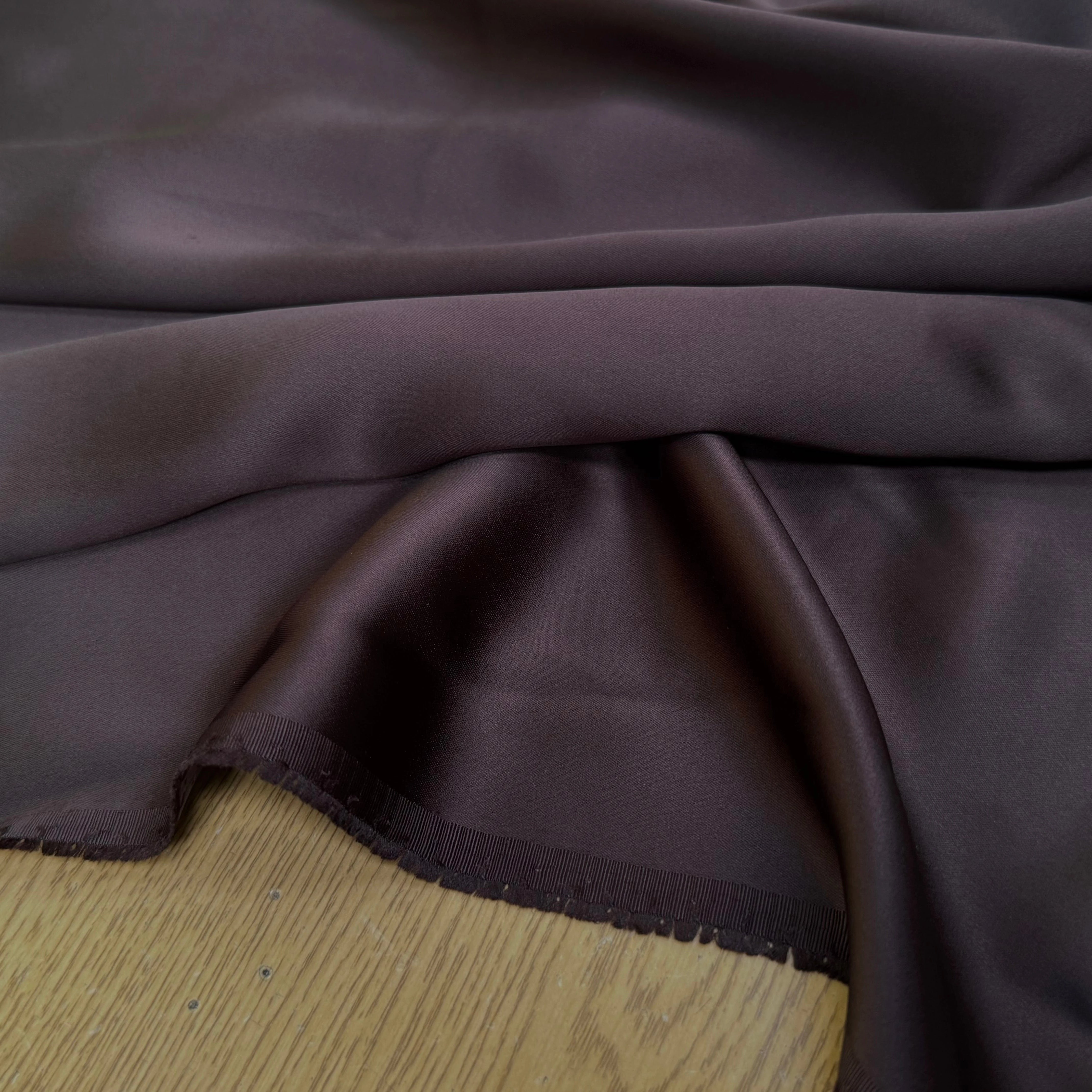 CREPE ENVERS SATIN VISCOSE BEAU TOMBÉ SMOKY BROWN - My Little Coupon
