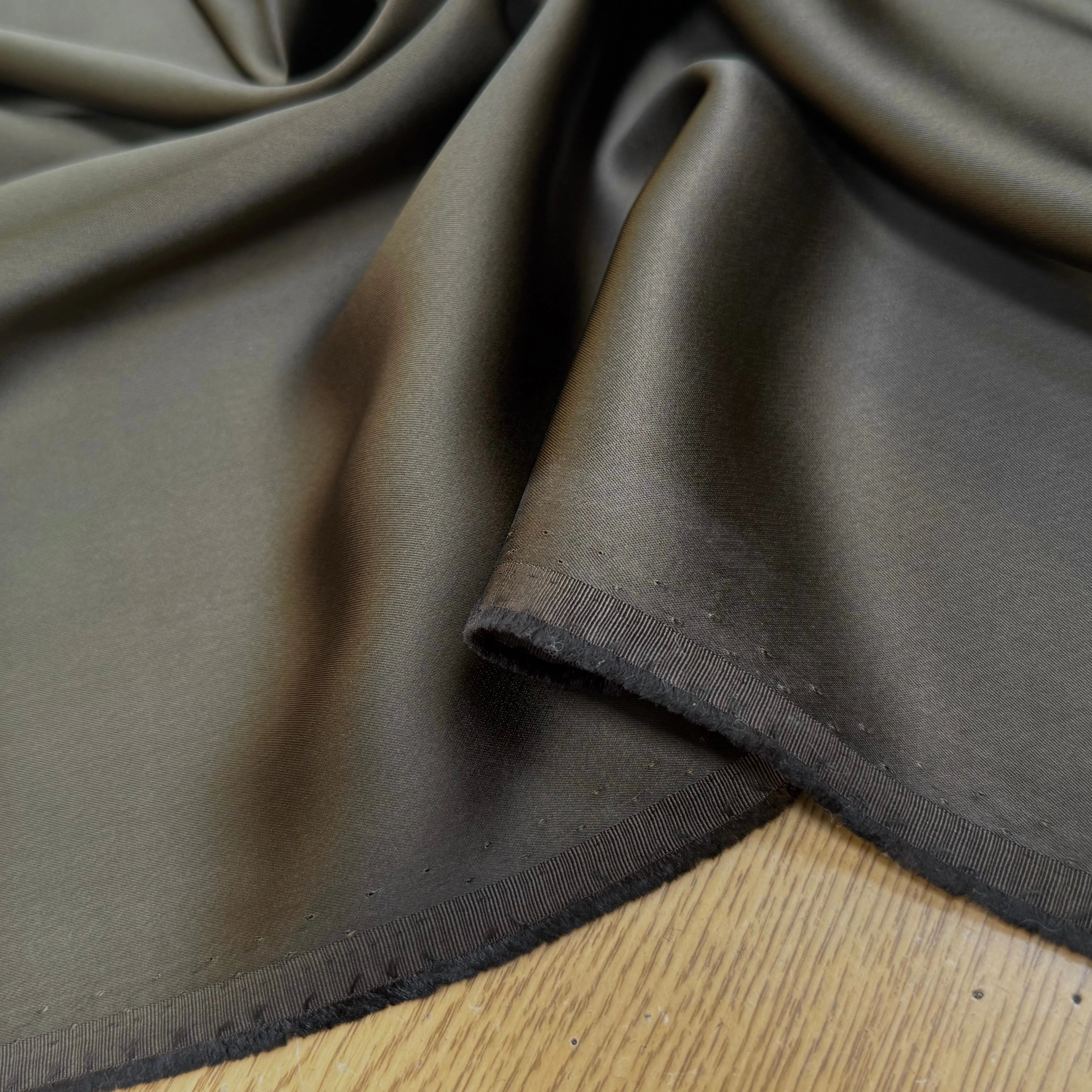 CREPE ENVERS SATIN VISCOSE BEAU TOMBÉ TAPIOCA - My Little Coupon