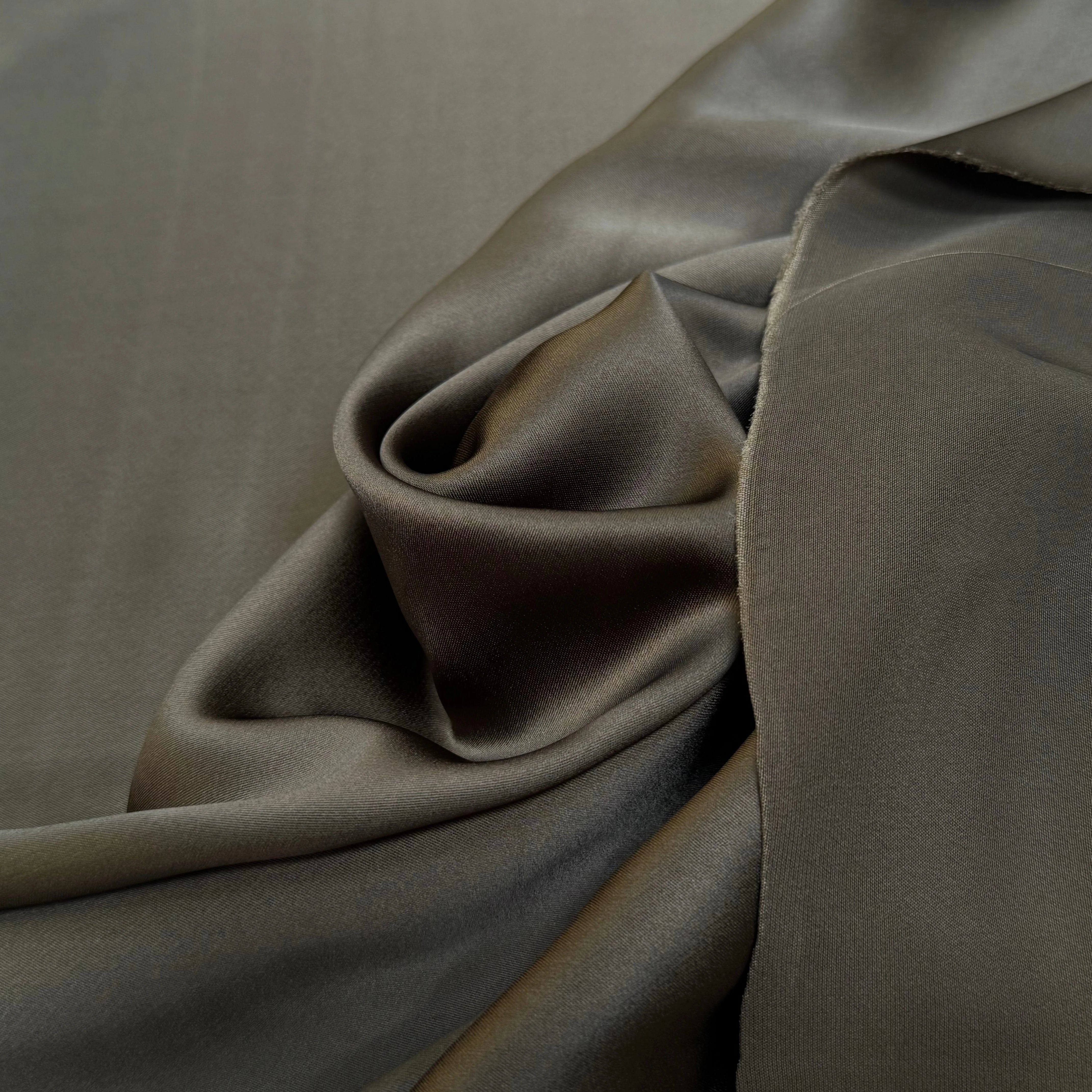 CREPE ENVERS SATIN VISCOSE BEAU TOMBÉ TAPIOCA - My Little Coupon