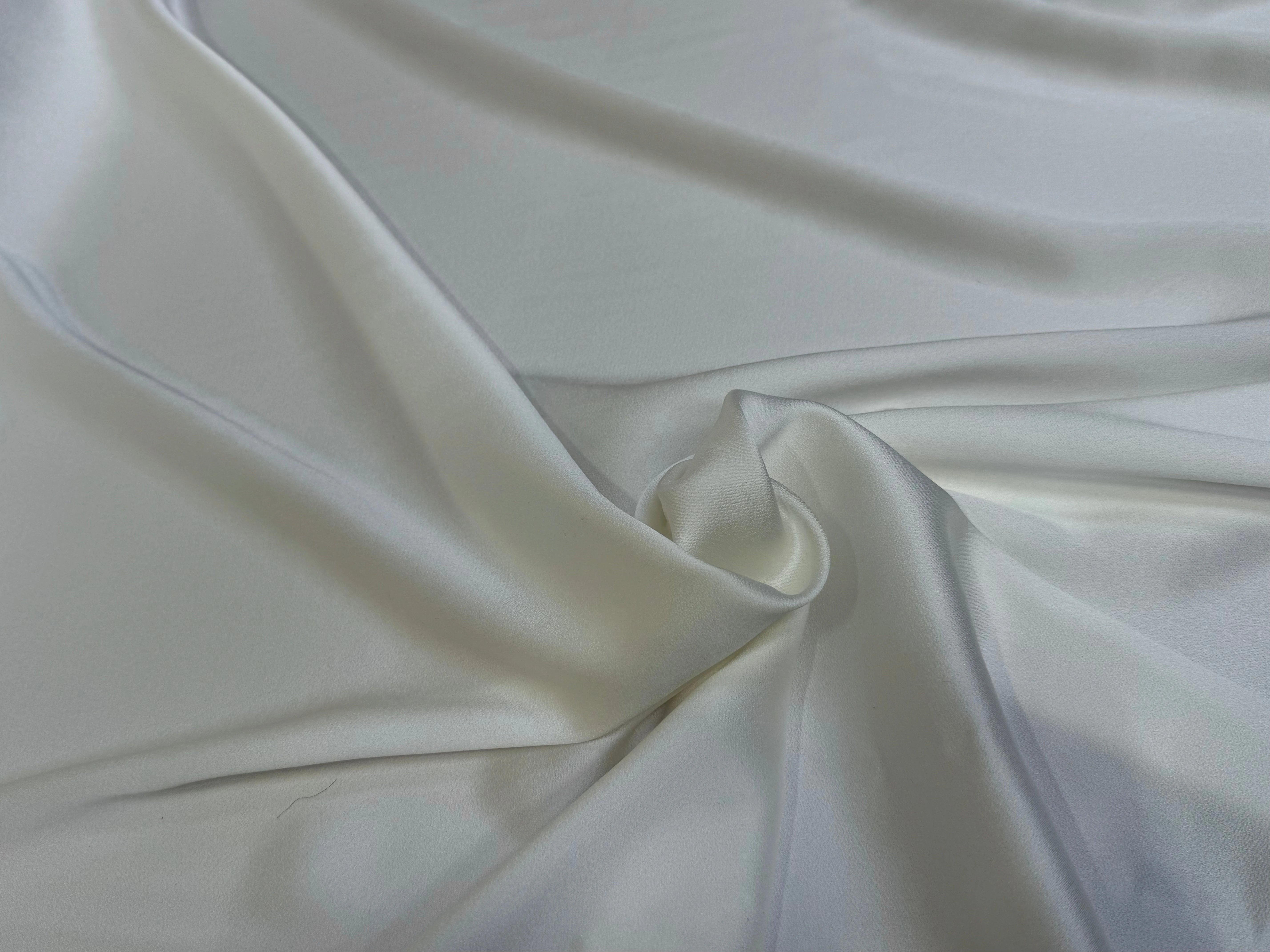 CREPE ENVERS SATIN VISCOSE ET ACETACTE MAT BLANC CASSÉ 380 - My Little Coupon
