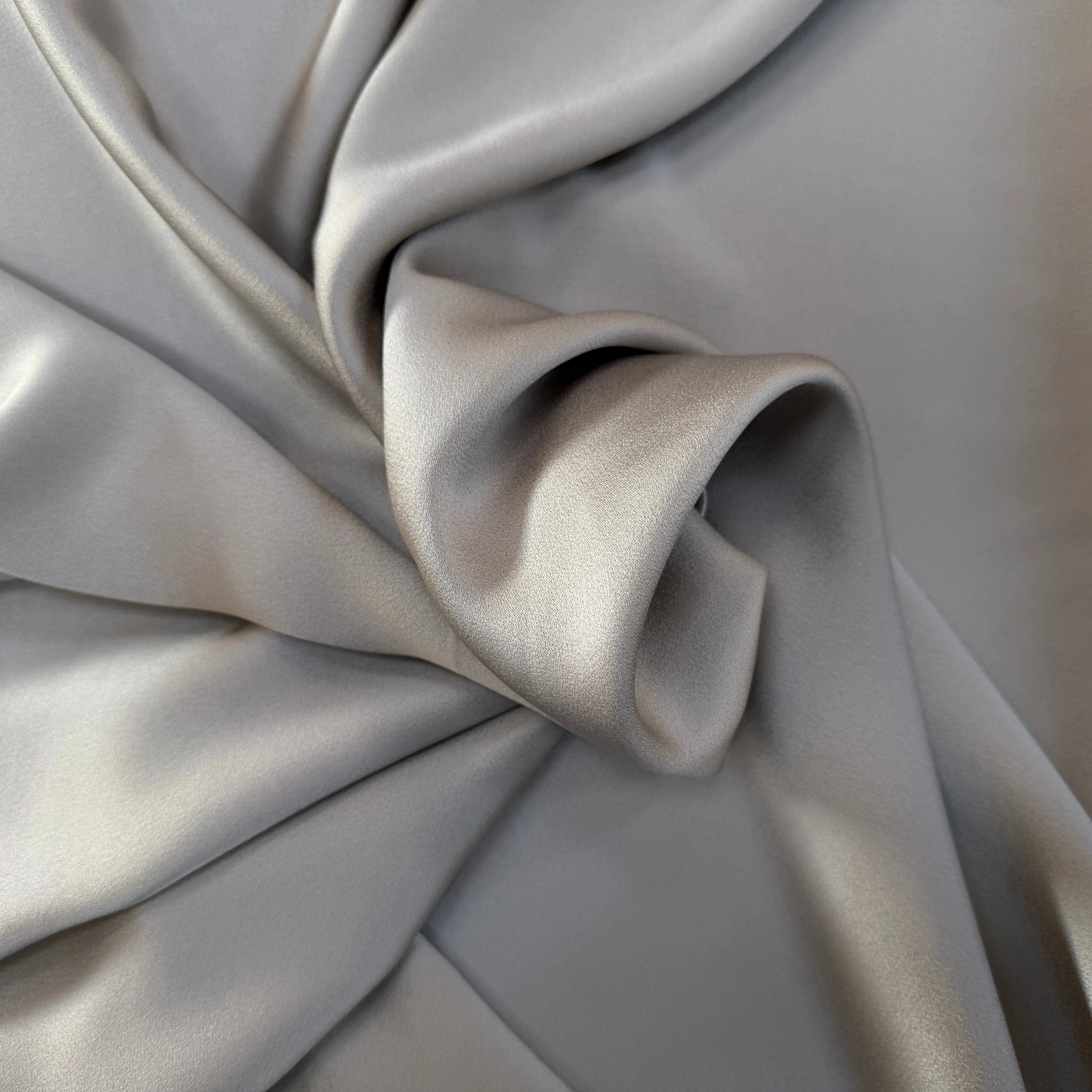 CREPE ENVERS SATIN VISCOSE ET ACETATE MAT BEIGE CLAIR - My Little Coupon