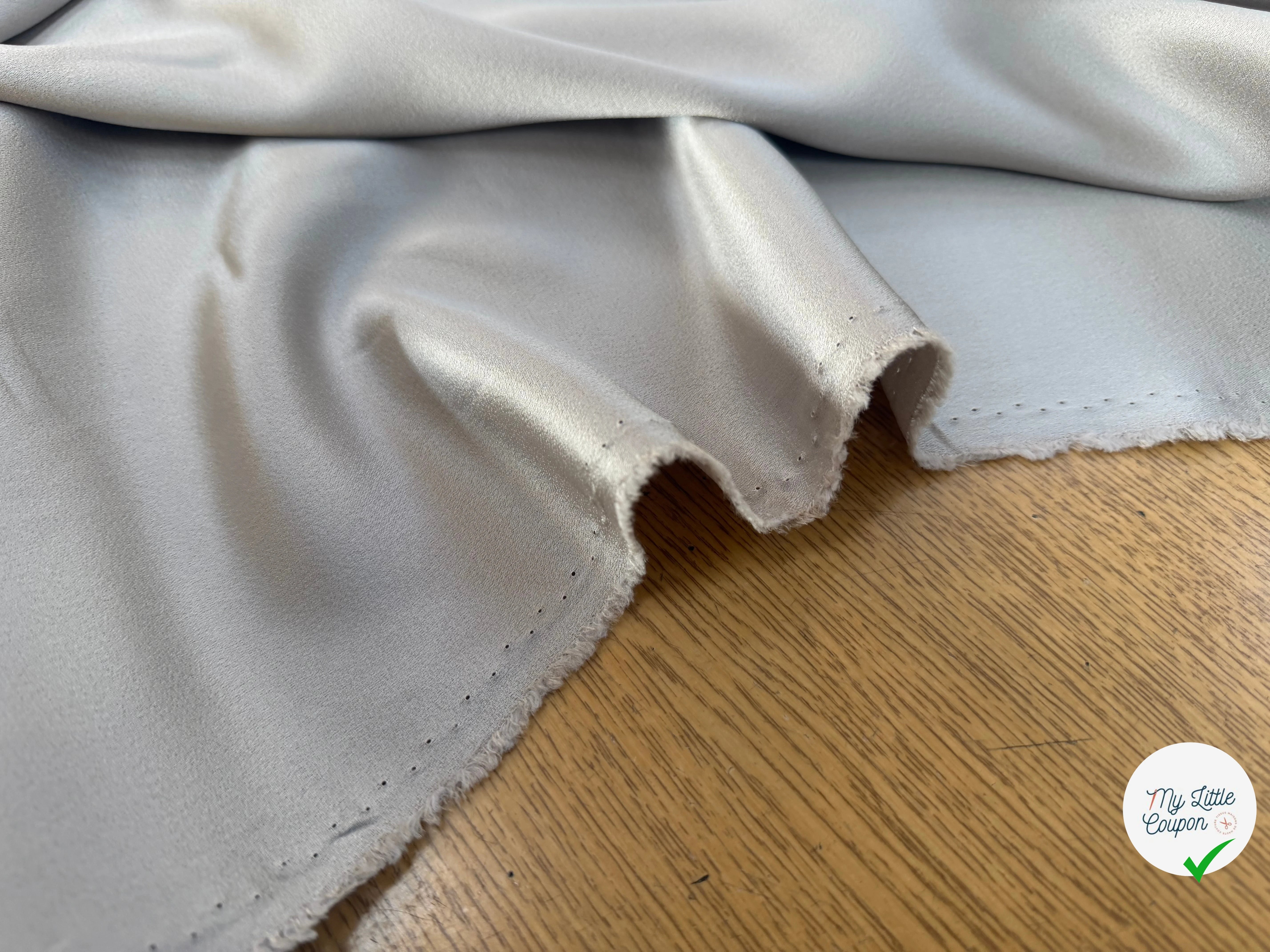 CREPE ENVERS SATIN VISCOSE ET ACETATE MAT BEIGE CLAIR - My Little Coupon