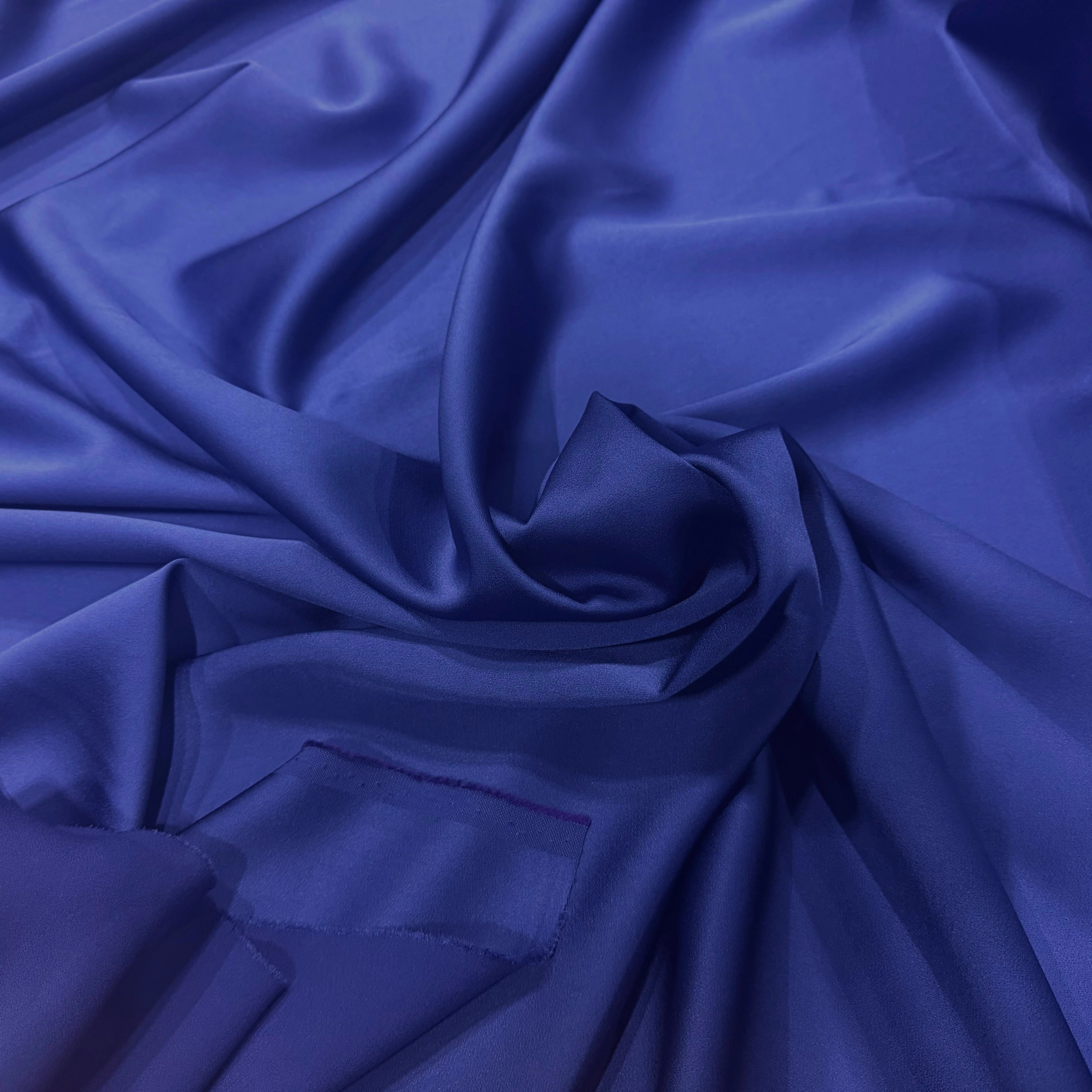 CREPE ENVERS SATIN VISCOSE ET ACETATE MAT BLEU - My Little Coupon