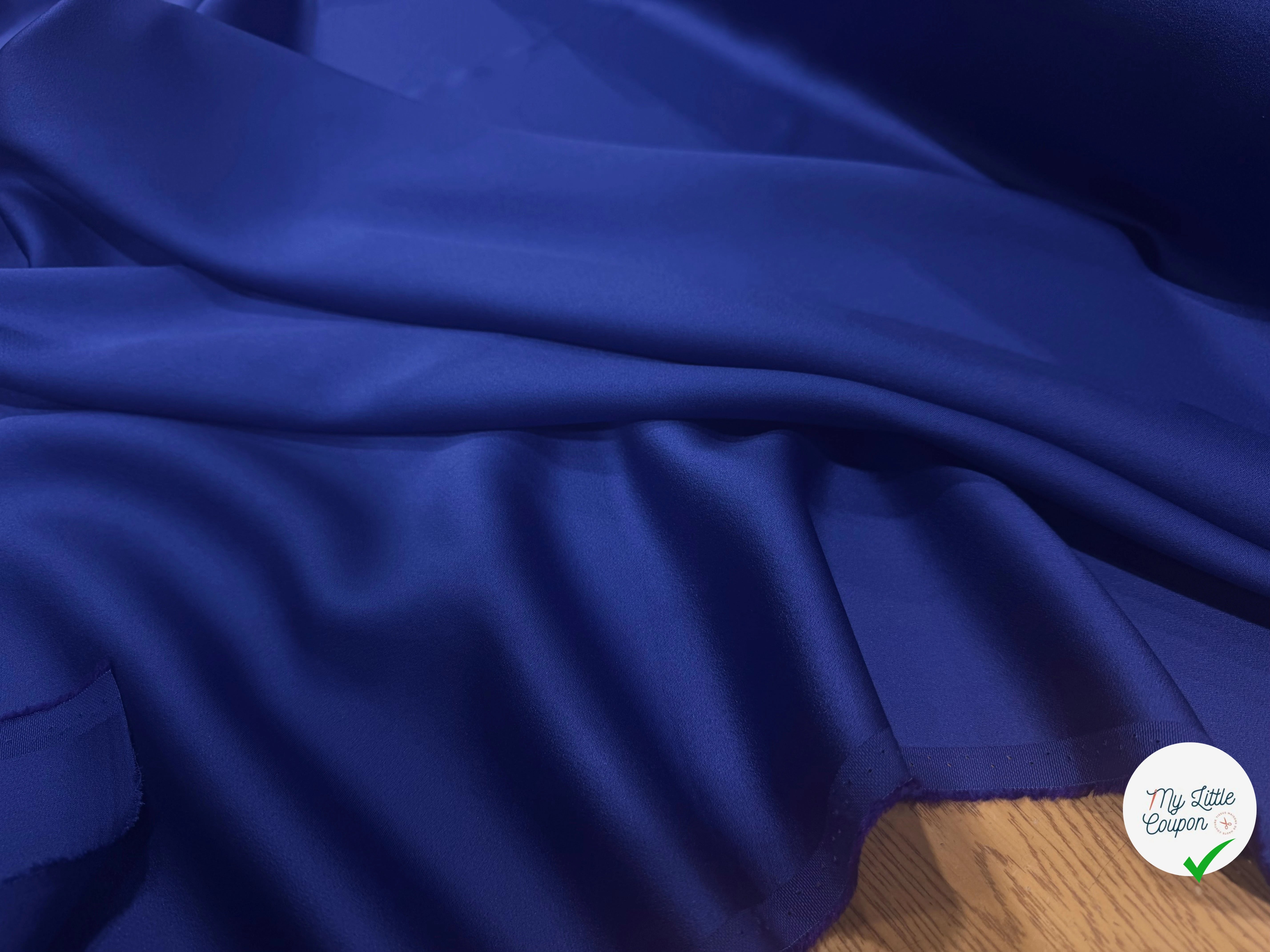 CREPE ENVERS SATIN VISCOSE ET ACETATE MAT BLEU - My Little Coupon