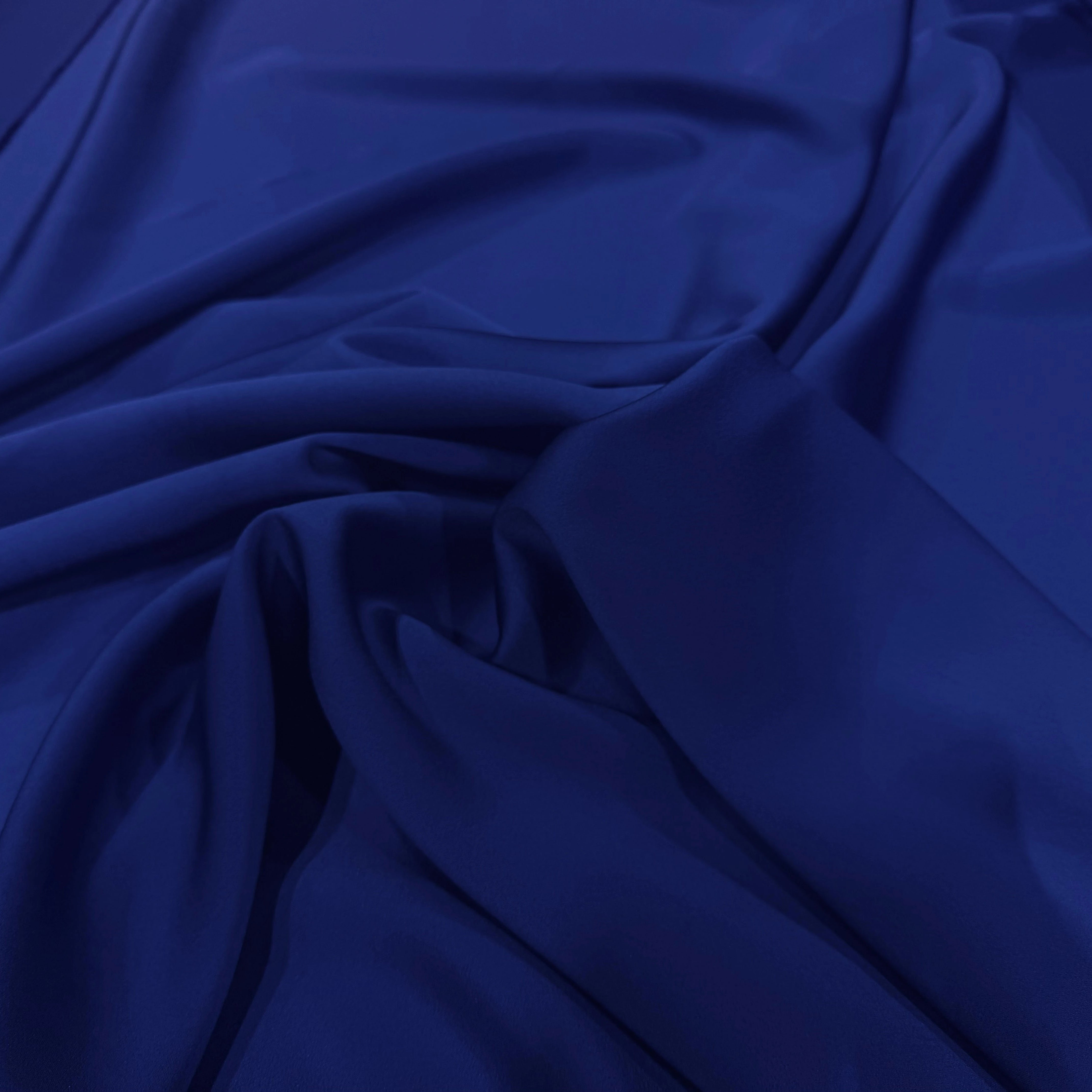 CREPE ENVERS SATIN VISCOSE ET ACETATE MAT BLEU - My Little Coupon