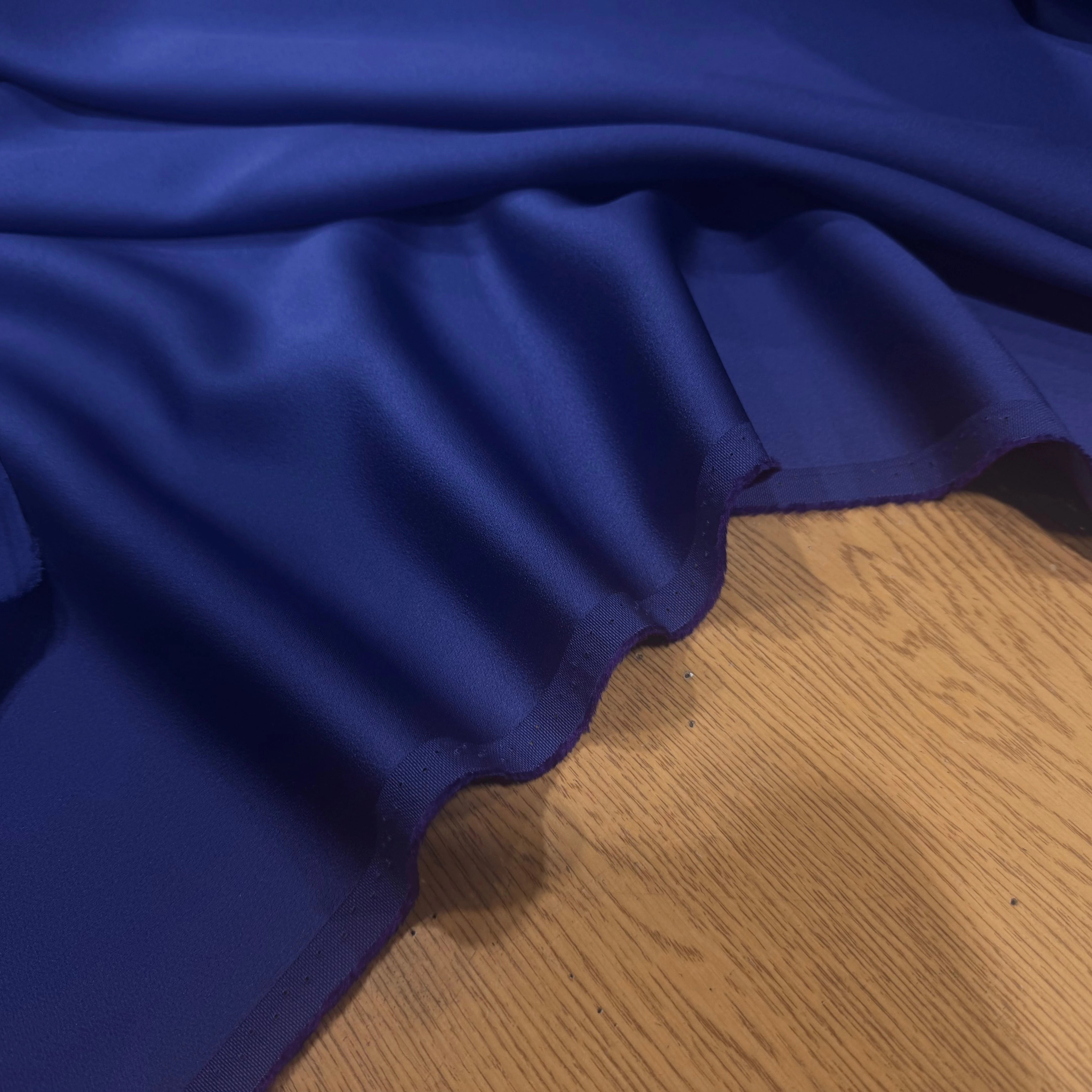 CREPE ENVERS SATIN VISCOSE ET ACETATE MAT BLEU - My Little Coupon