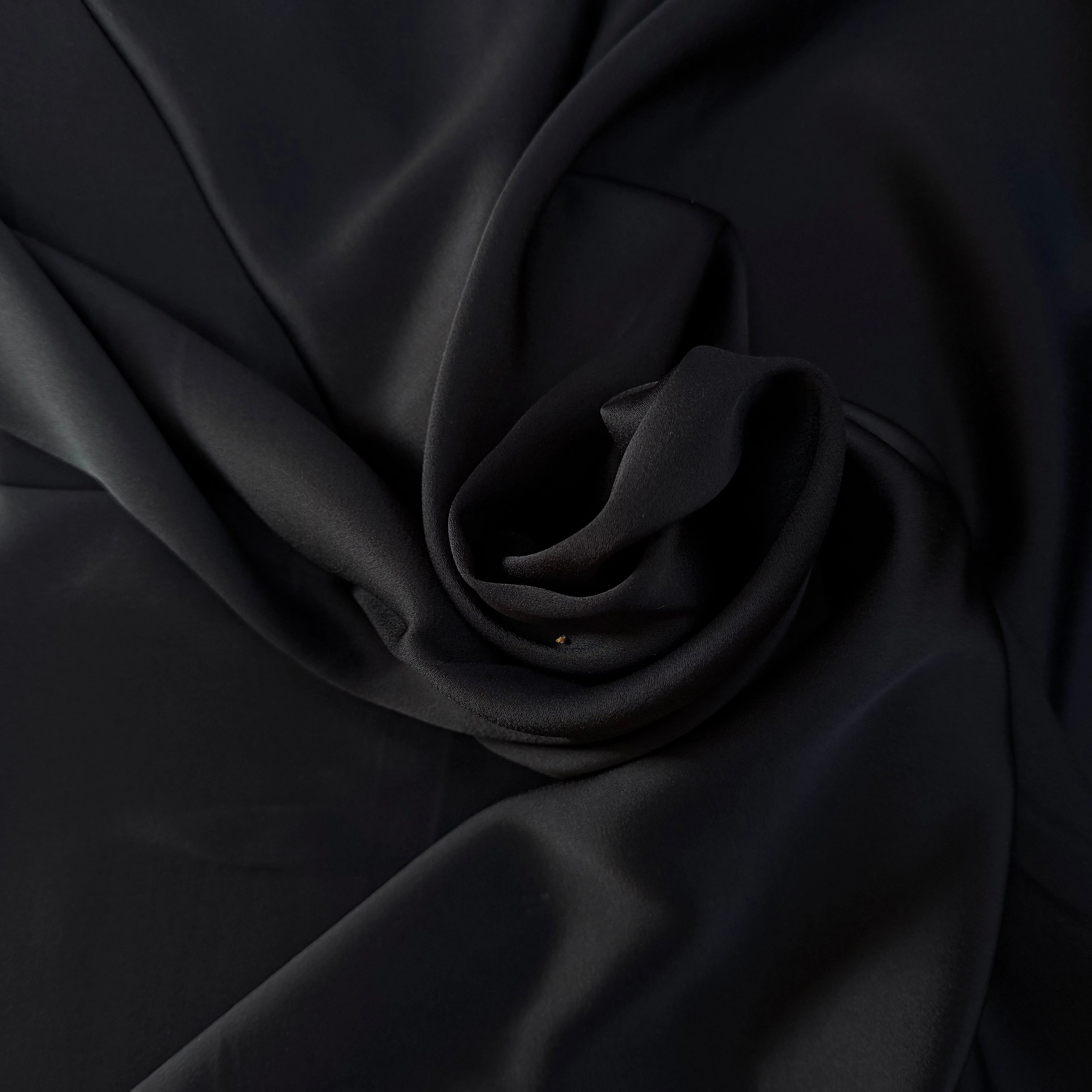 CREPE ENVERS SATIN VISCOSE ET ACETATE MAT NOIR - My Little Coupon