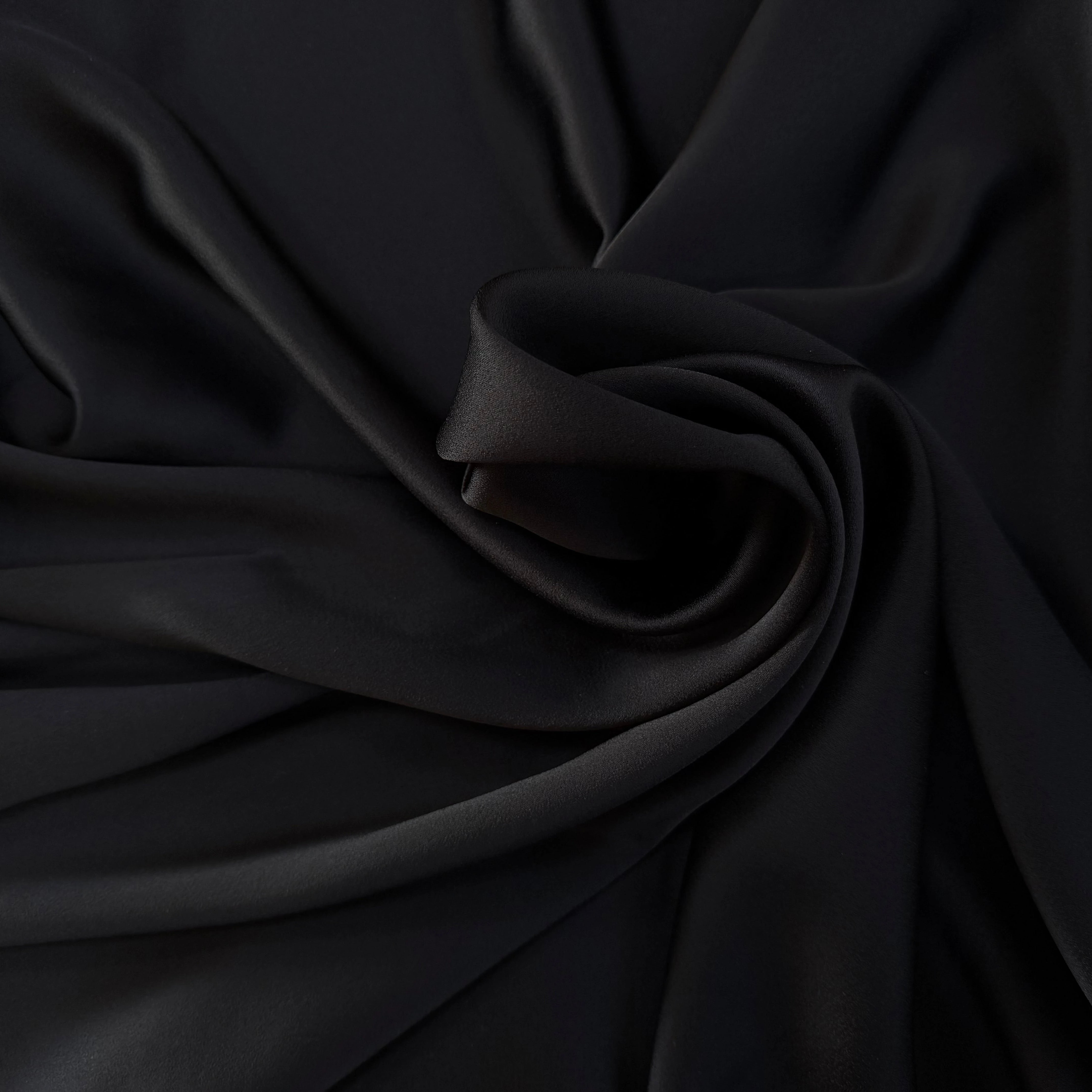 CREPE ENVERS SATIN VISCOSE ET ACETATE MAT NOIR - My Little Coupon