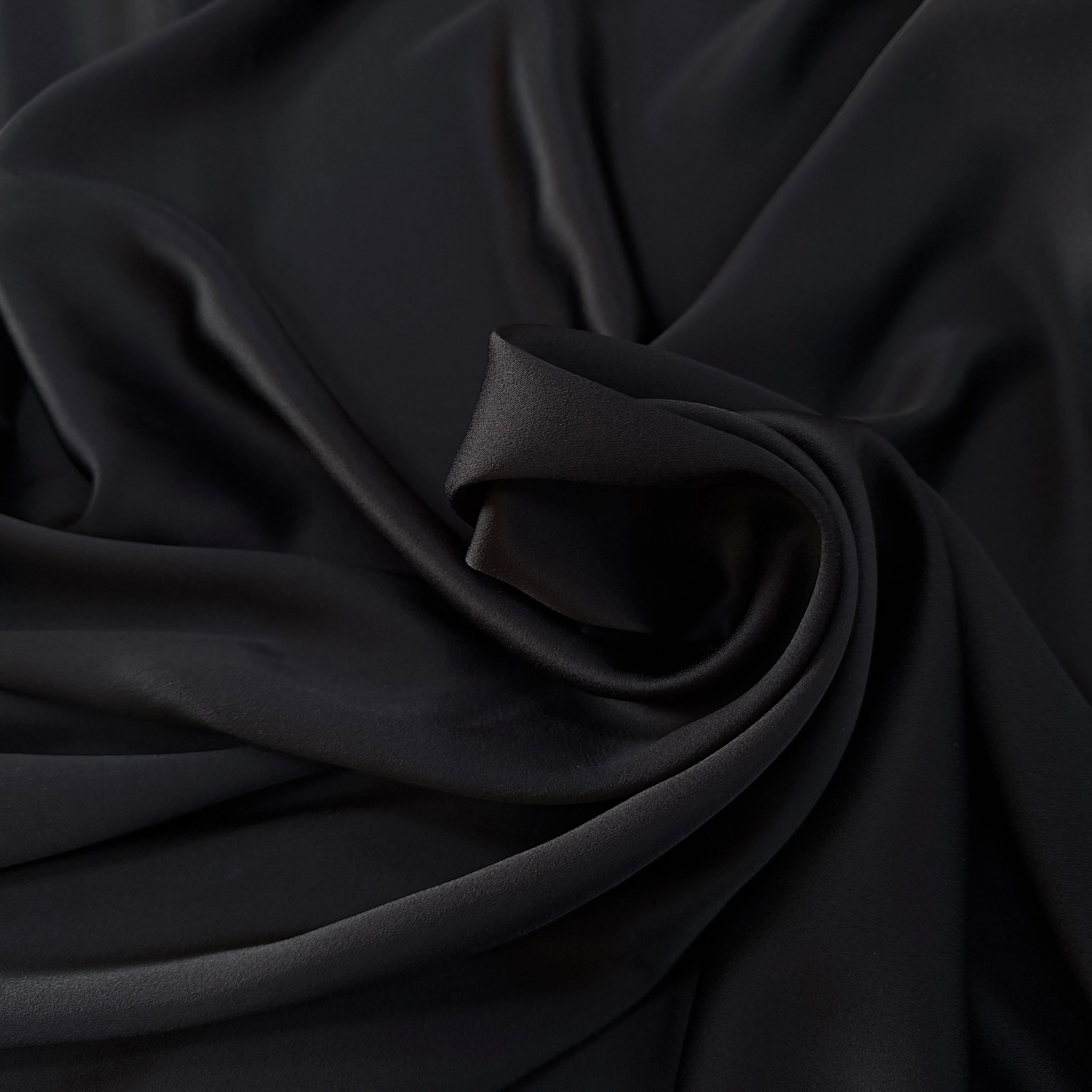 CREPE ENVERS SATIN VISCOSE ET ACETATE MAT NOIR - My Little Coupon