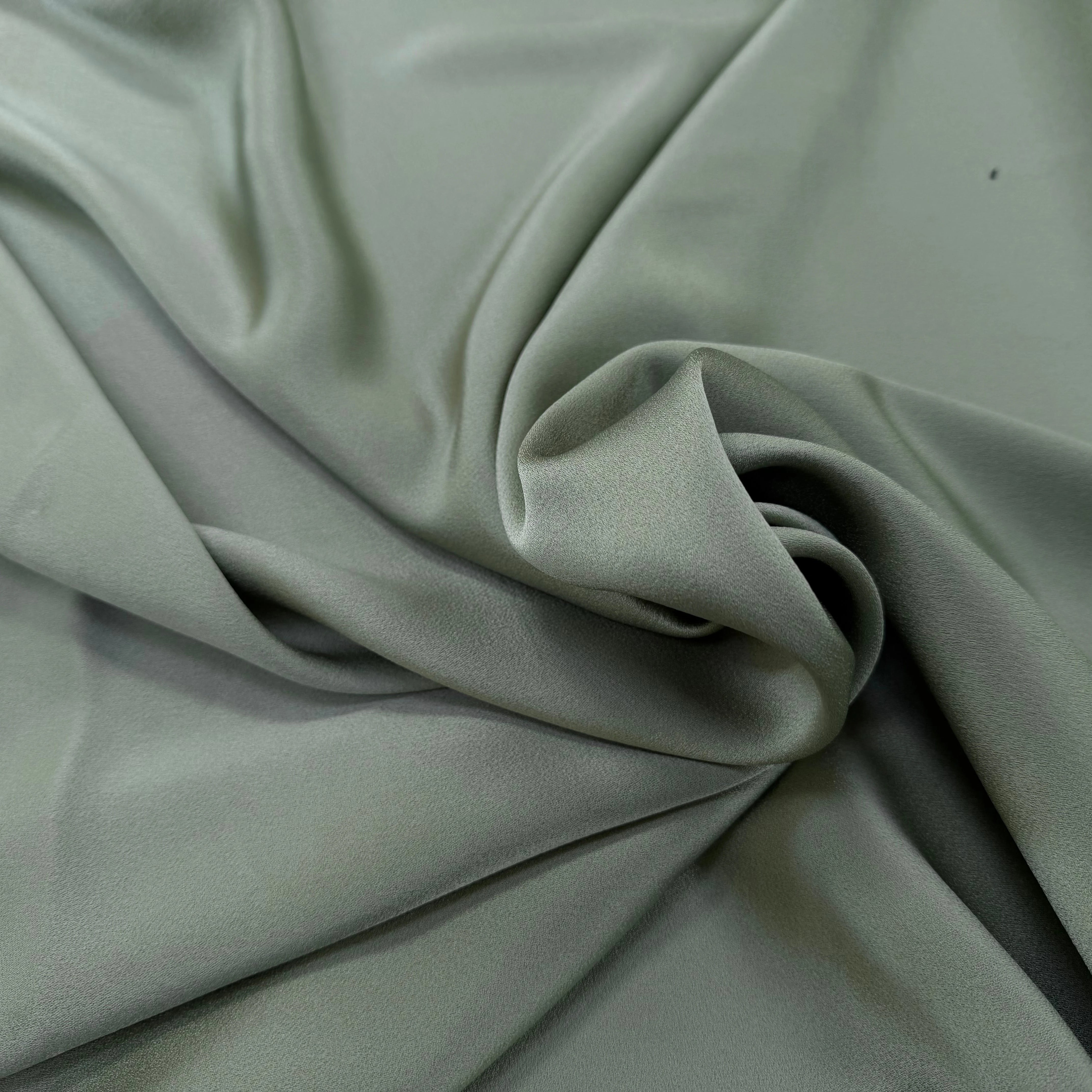 CREPE ENVERS SATIN VISCOSE ET ACETATE MAT SAUGE - My Little Coupon