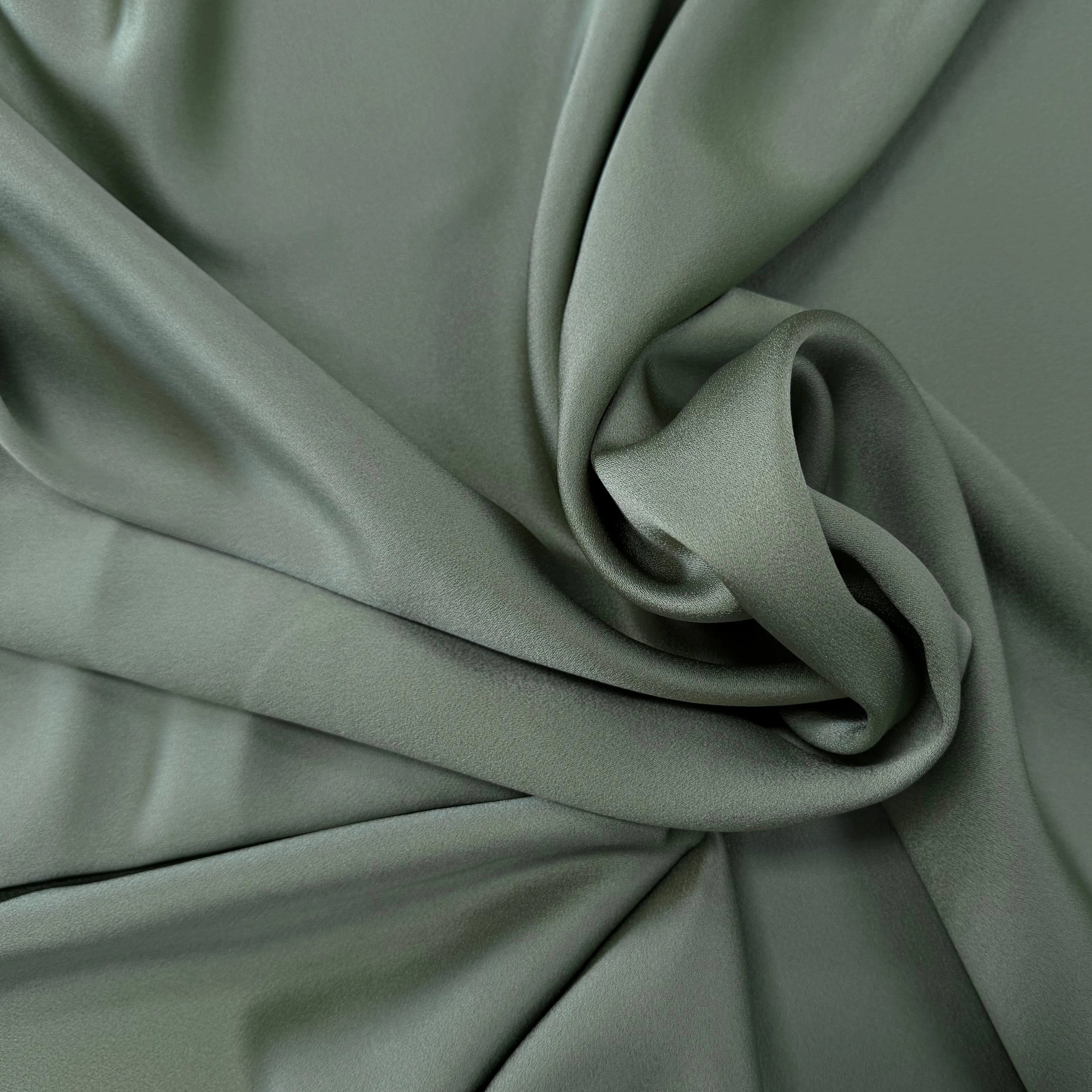 CREPE ENVERS SATIN VISCOSE ET ACETATE MAT SAUGE - My Little Coupon