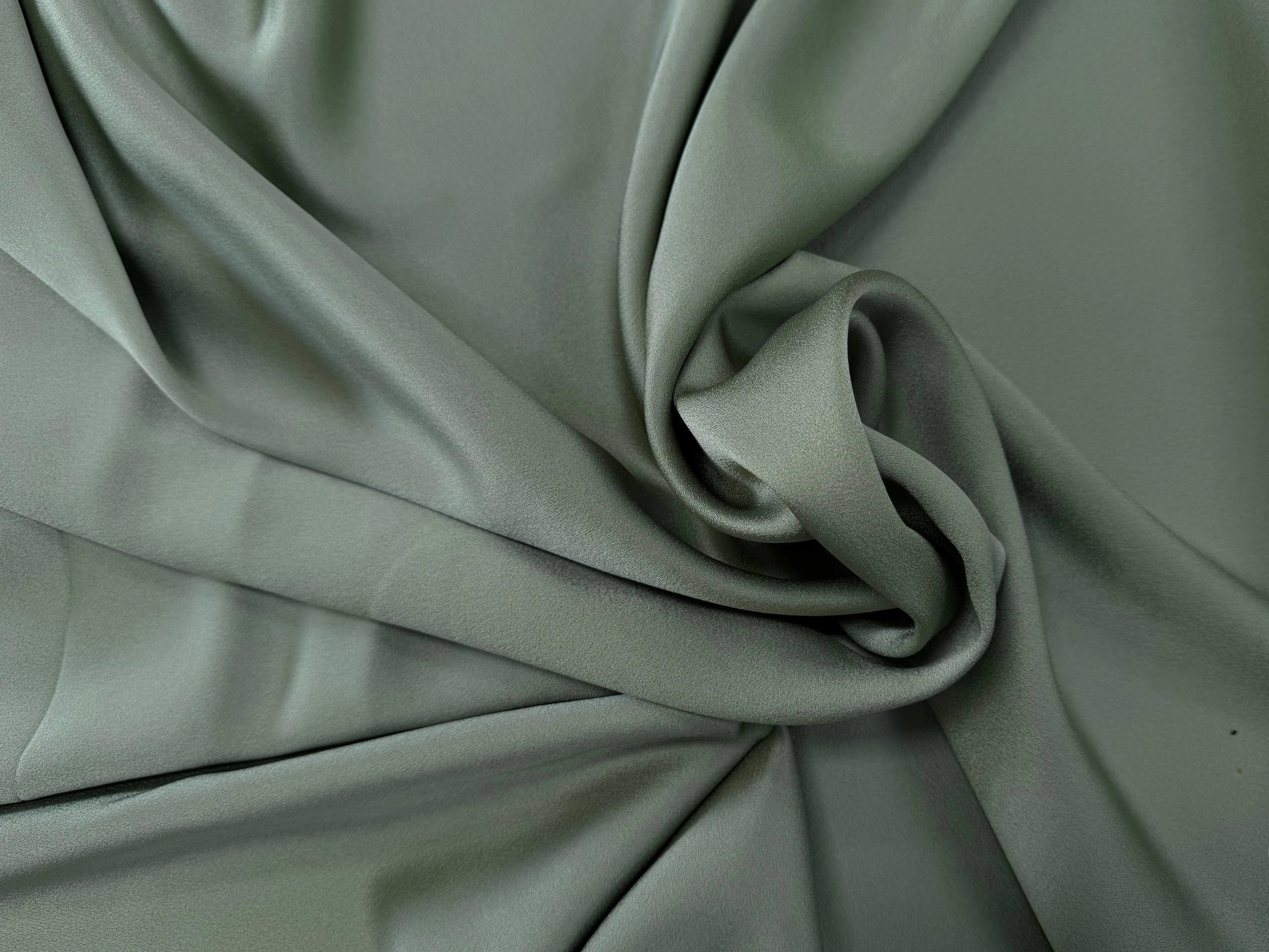 CREPE ENVERS SATIN VISCOSE ET ACETATE MAT SAUGE - My Little Coupon