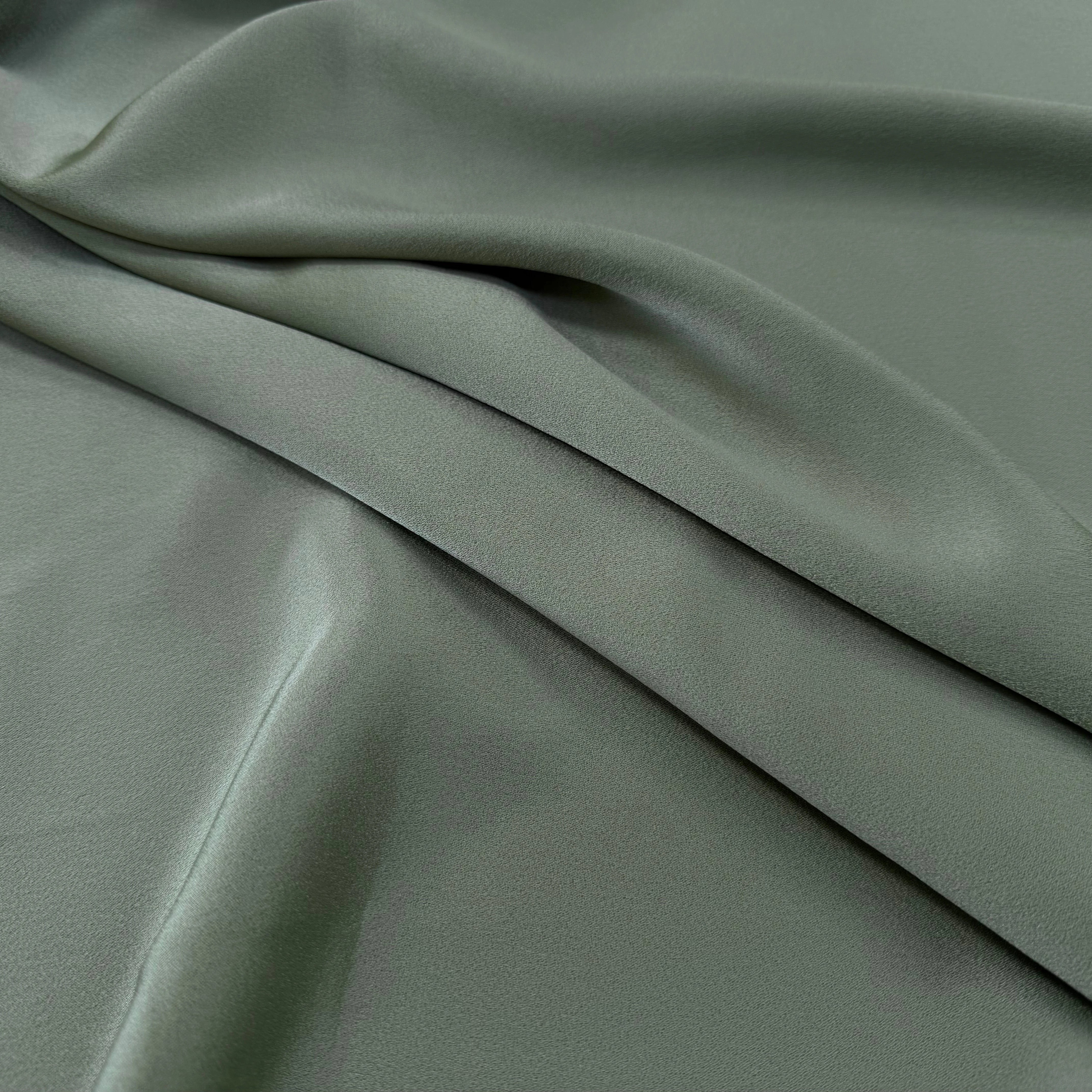 CREPE ENVERS SATIN VISCOSE ET ACETATE MAT SAUGE - My Little Coupon