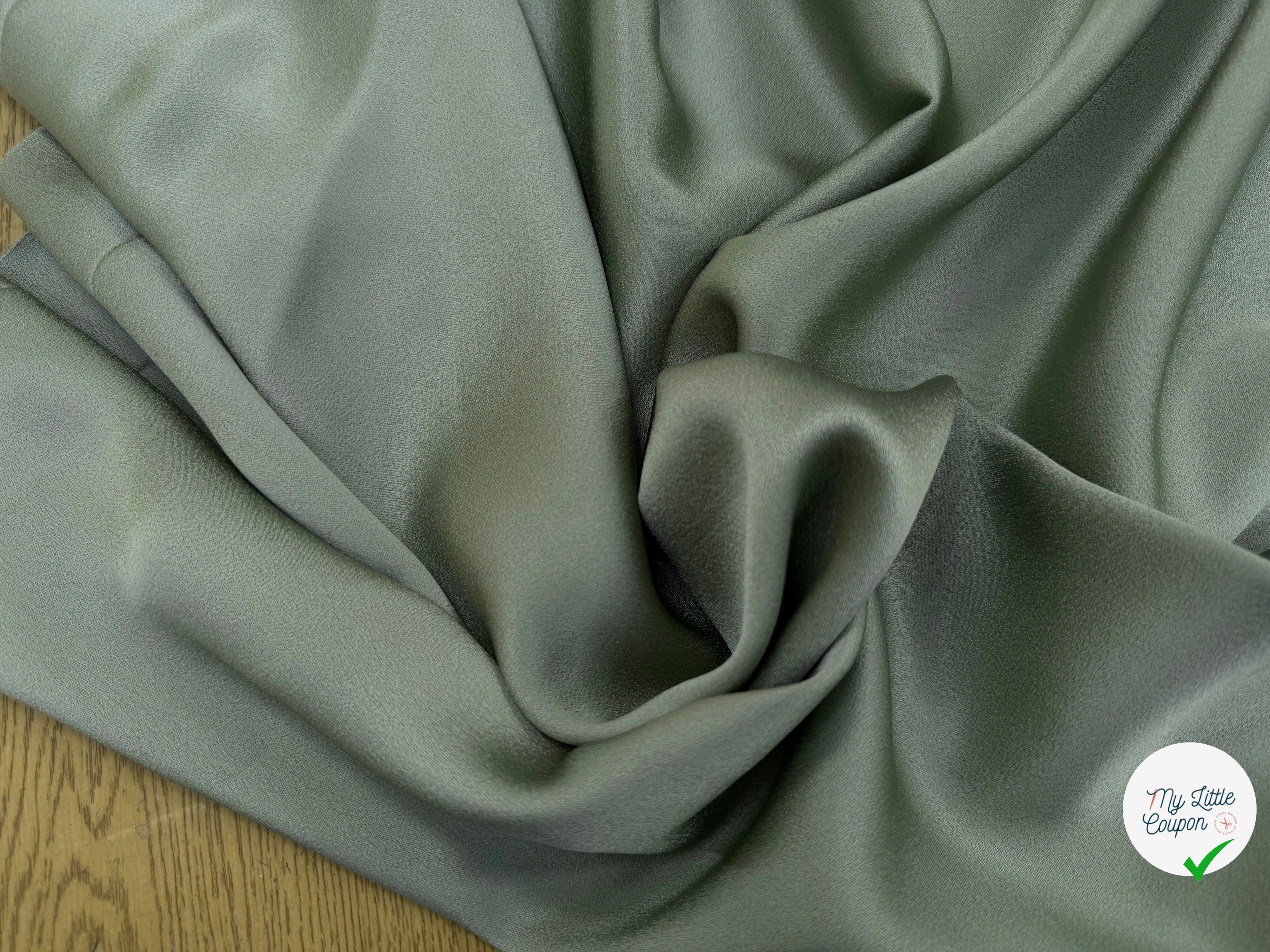 CREPE ENVERS SATIN VISCOSE ET ACETATE MAT SAUGE - My Little Coupon