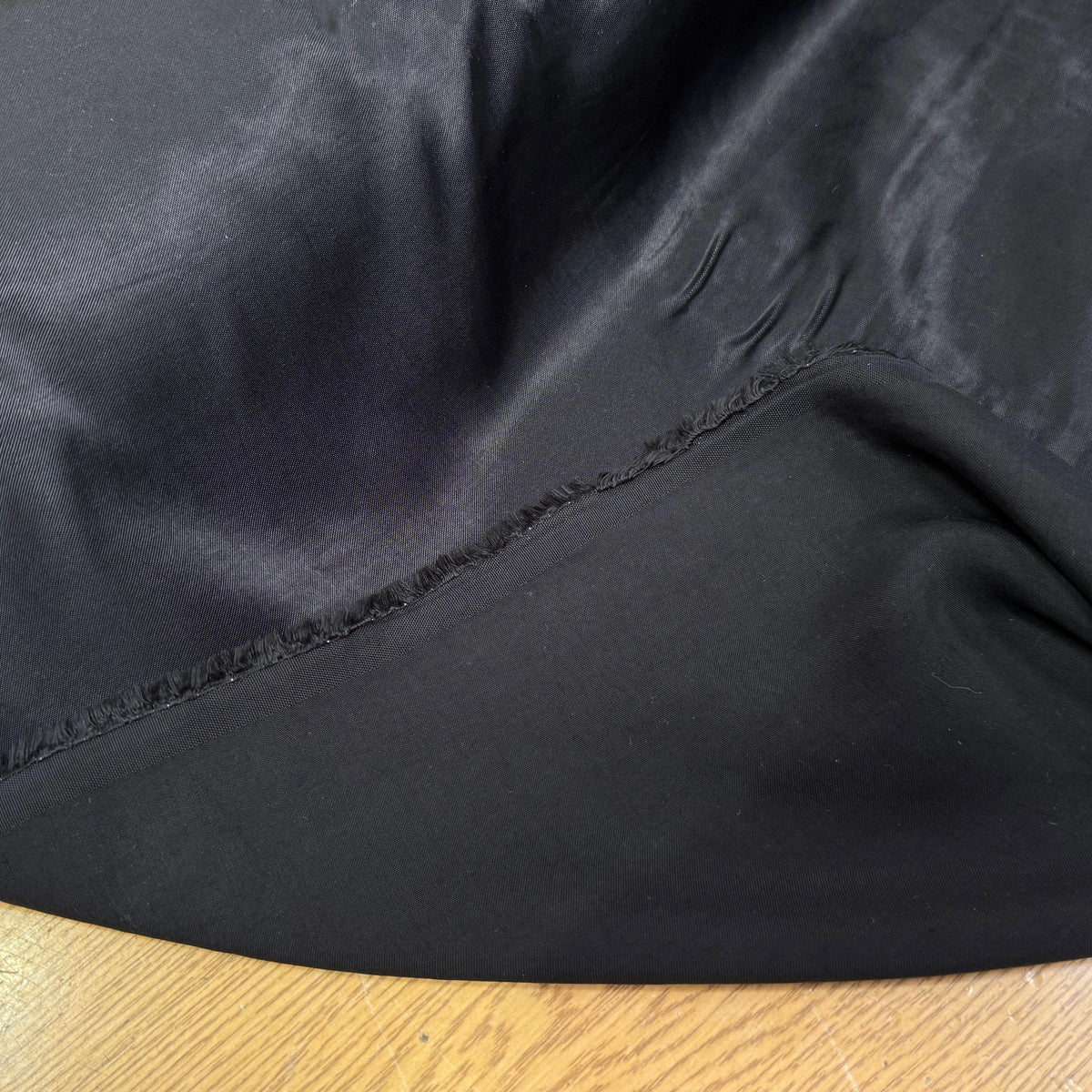 CREPE ENVERS SATIN VISCOSE FLUIDE NOIR BEAU TOUCHER - My Little Coupon