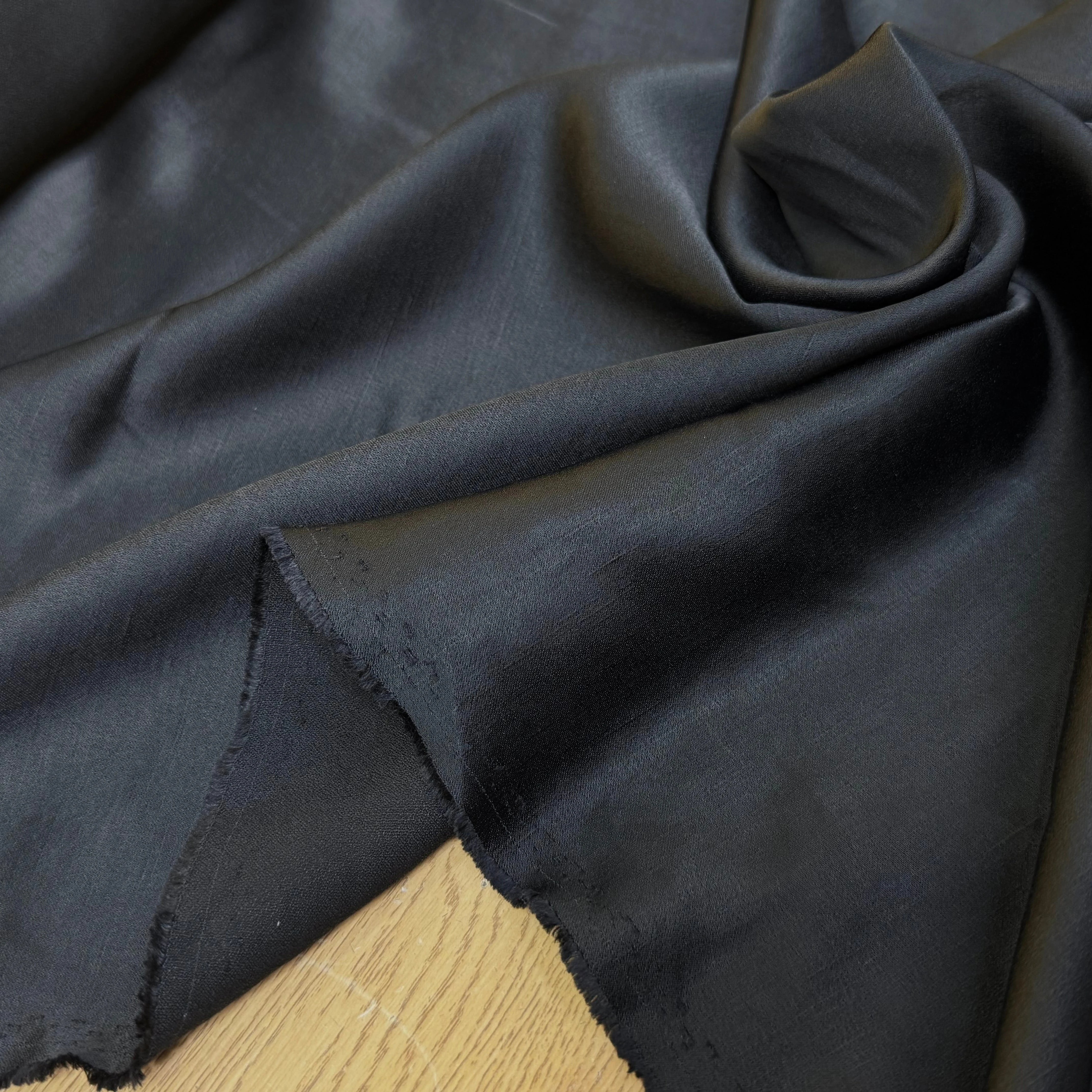 CREPE ENVERS SATIN VISCOSE TEXTURÉ SHANTUNG COUTURE NOIR - My Little Coupon