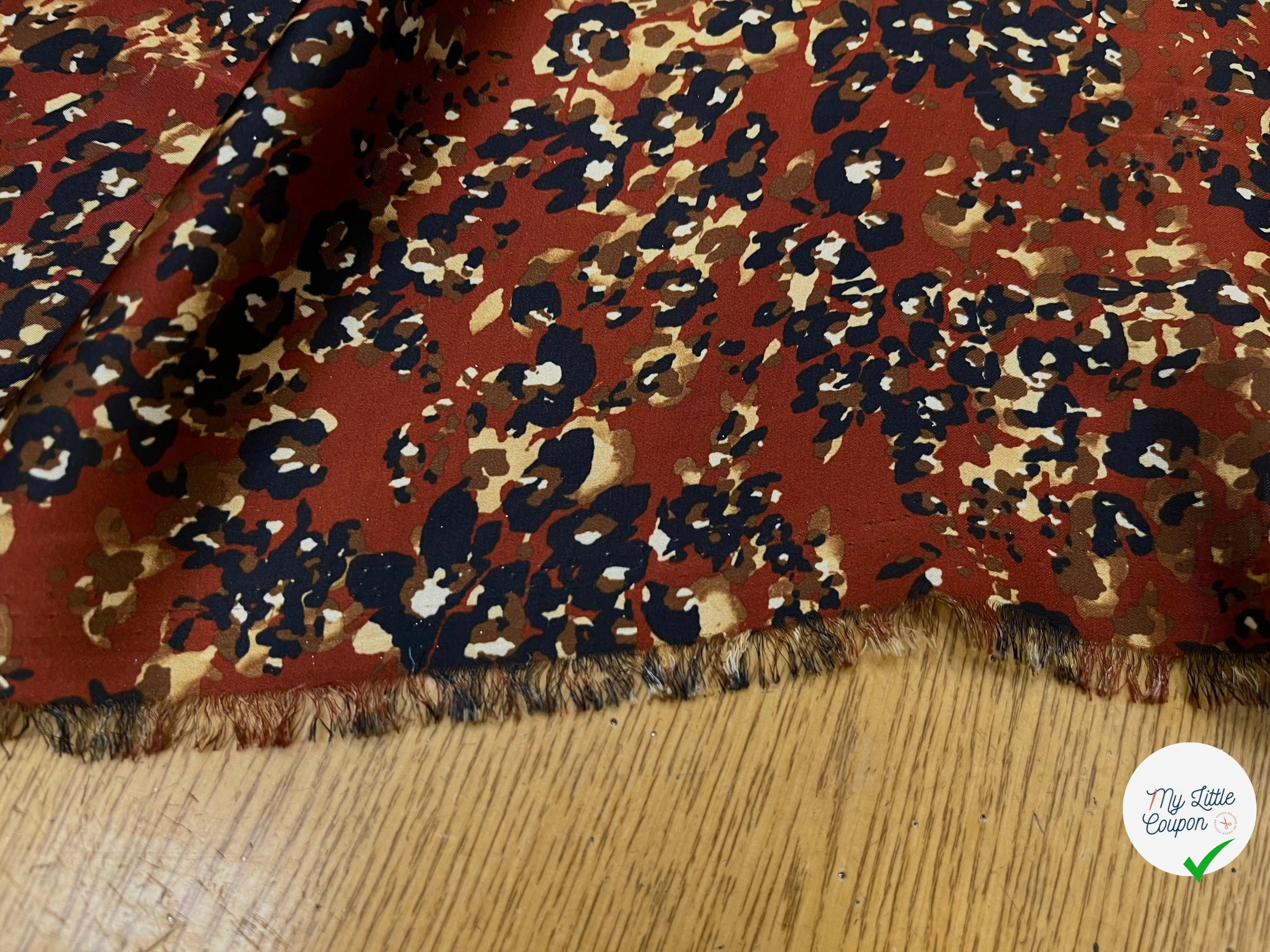 CREPE FLEURS ABSTRAITE NOIR&FOND MARRON ET FLUIDE - My Little Coupon