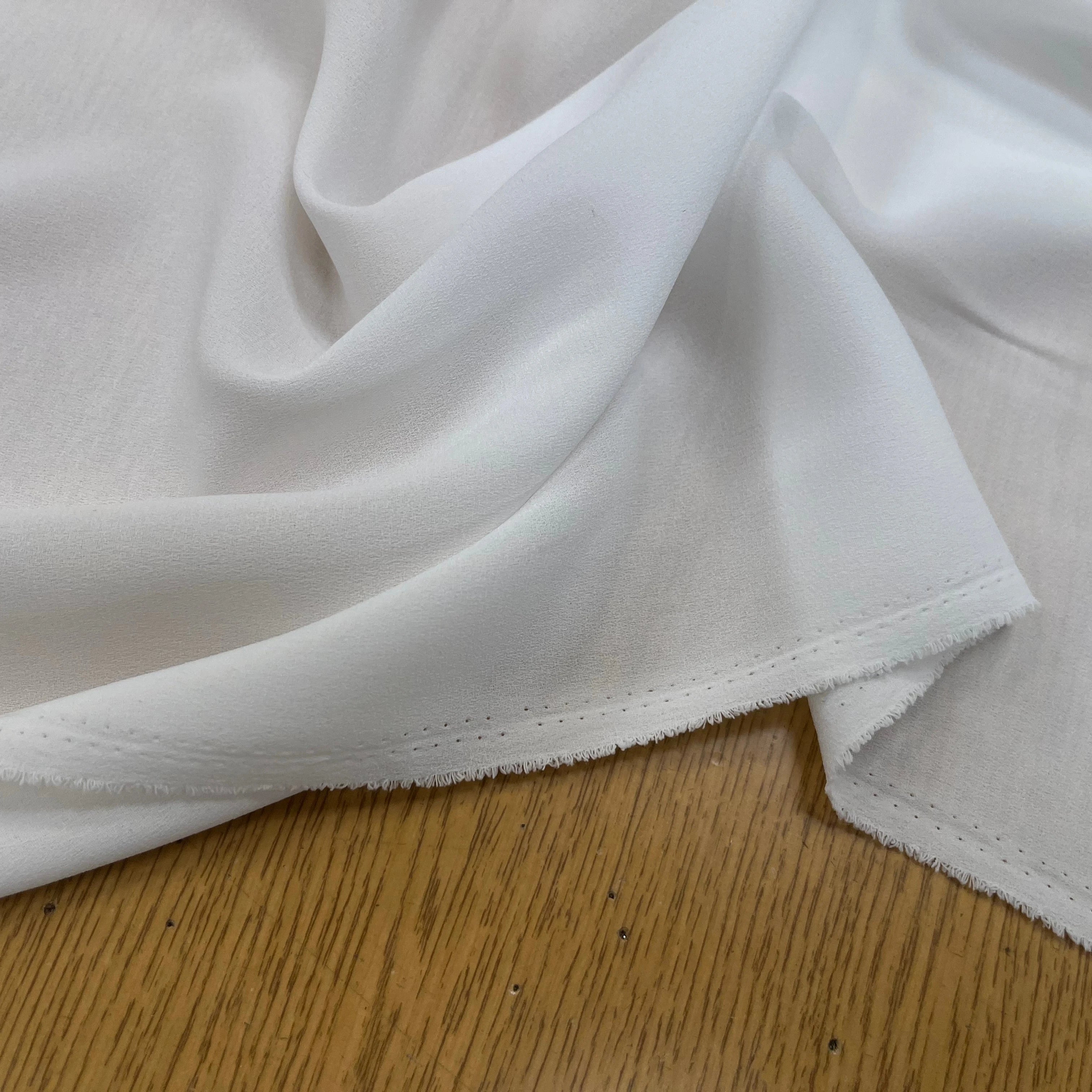 CREPE FLUIDE BLANC POLYESTER 138CM - My Little Coupon
