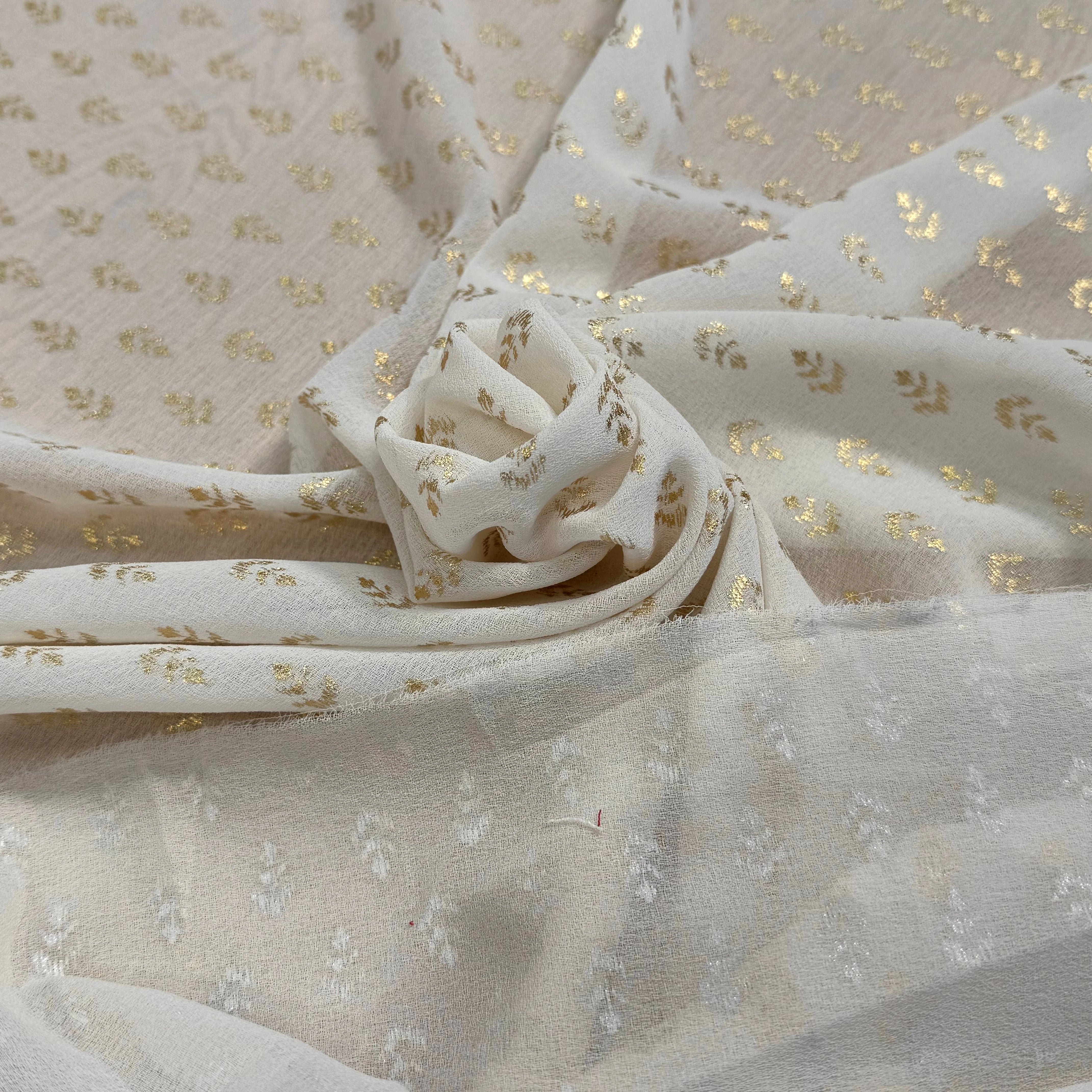 CREPE FLUIDE ÉCRU MOTIF FEUILLAGES OR - My Little Coupon