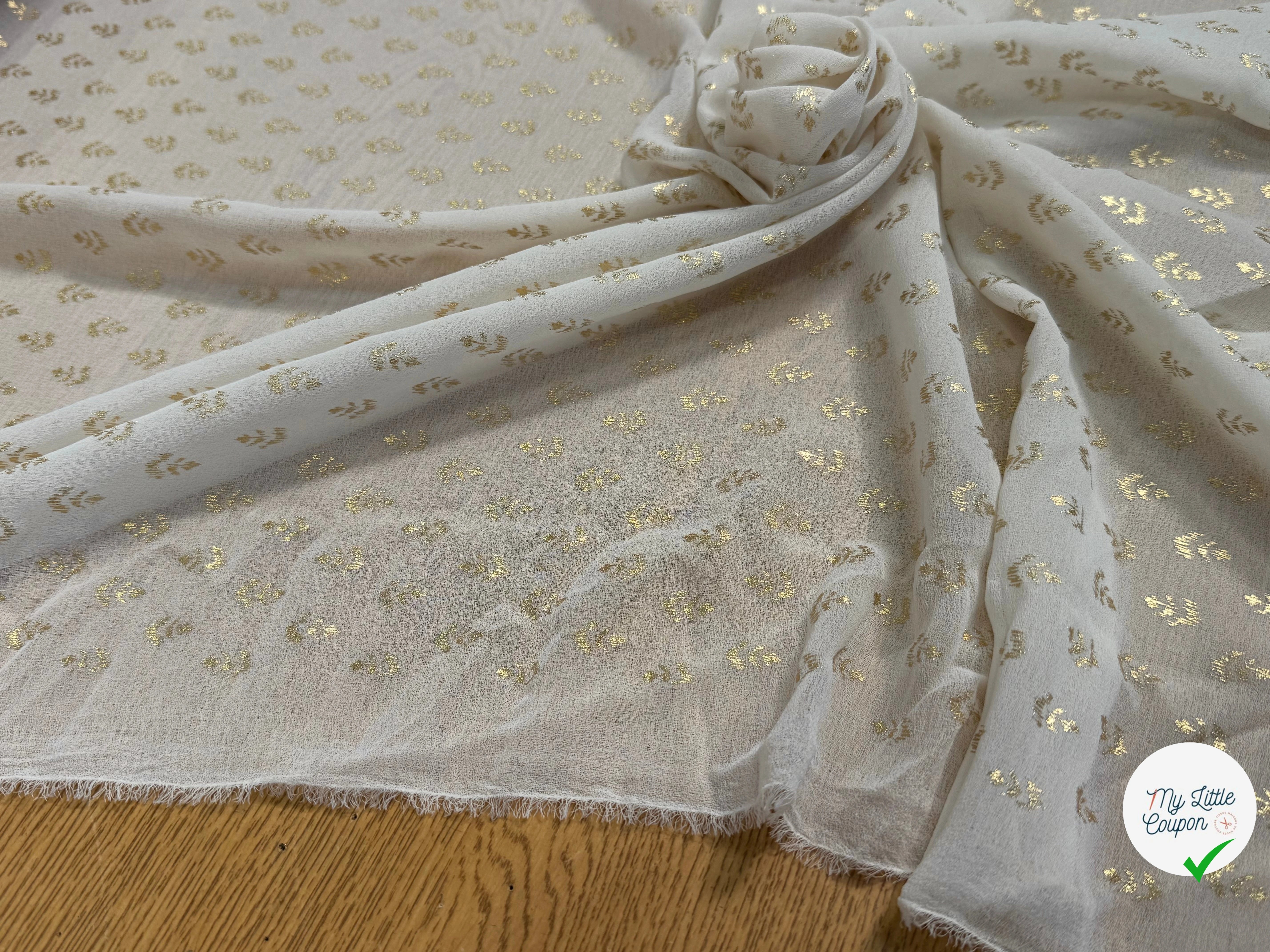 CREPE FLUIDE ÉCRU MOTIF FEUILLAGES OR - My Little Coupon