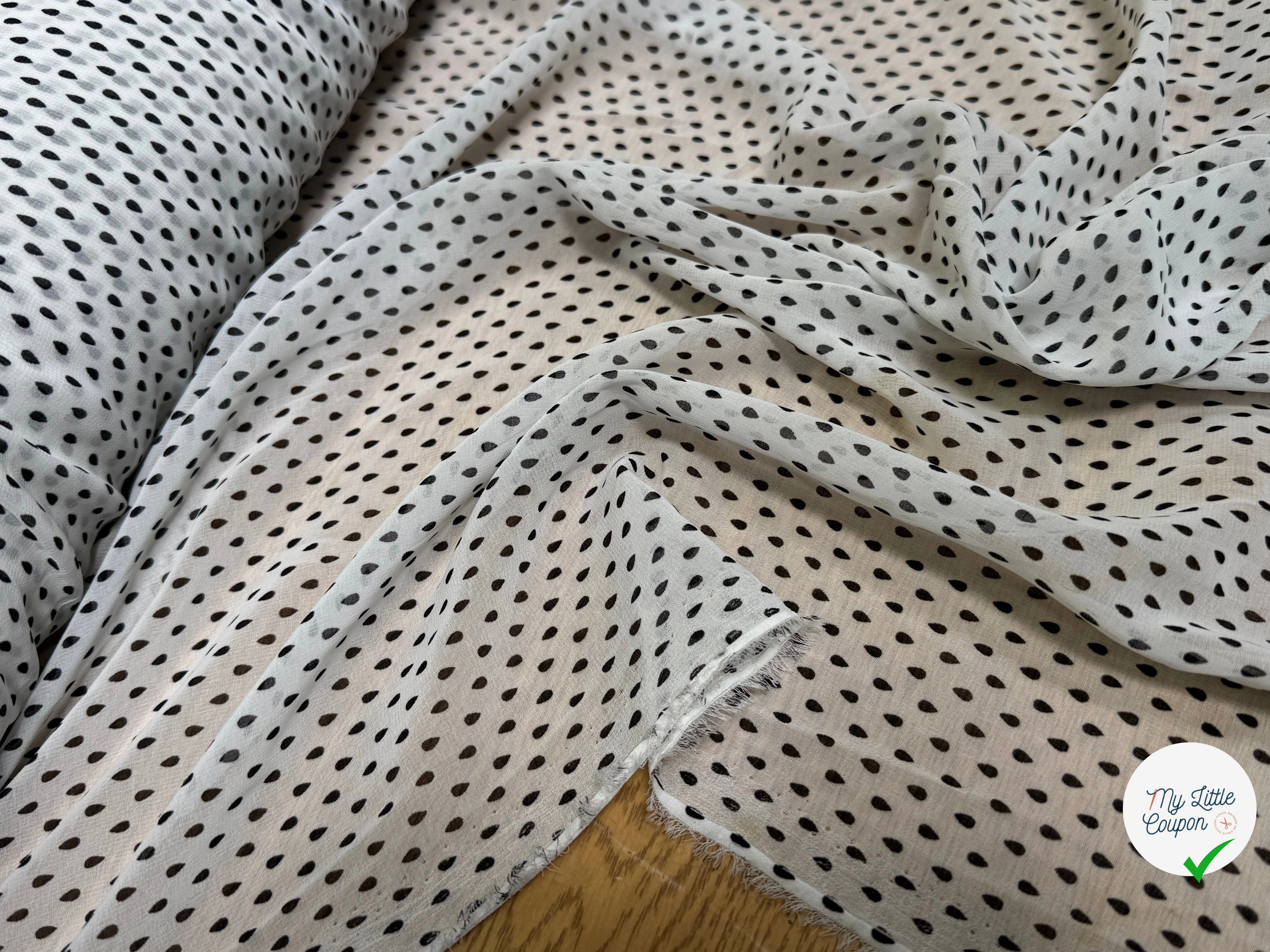 CREPE FLUIDE FOND BLANC CASSÉ POIS NOIRS - My Little Coupon