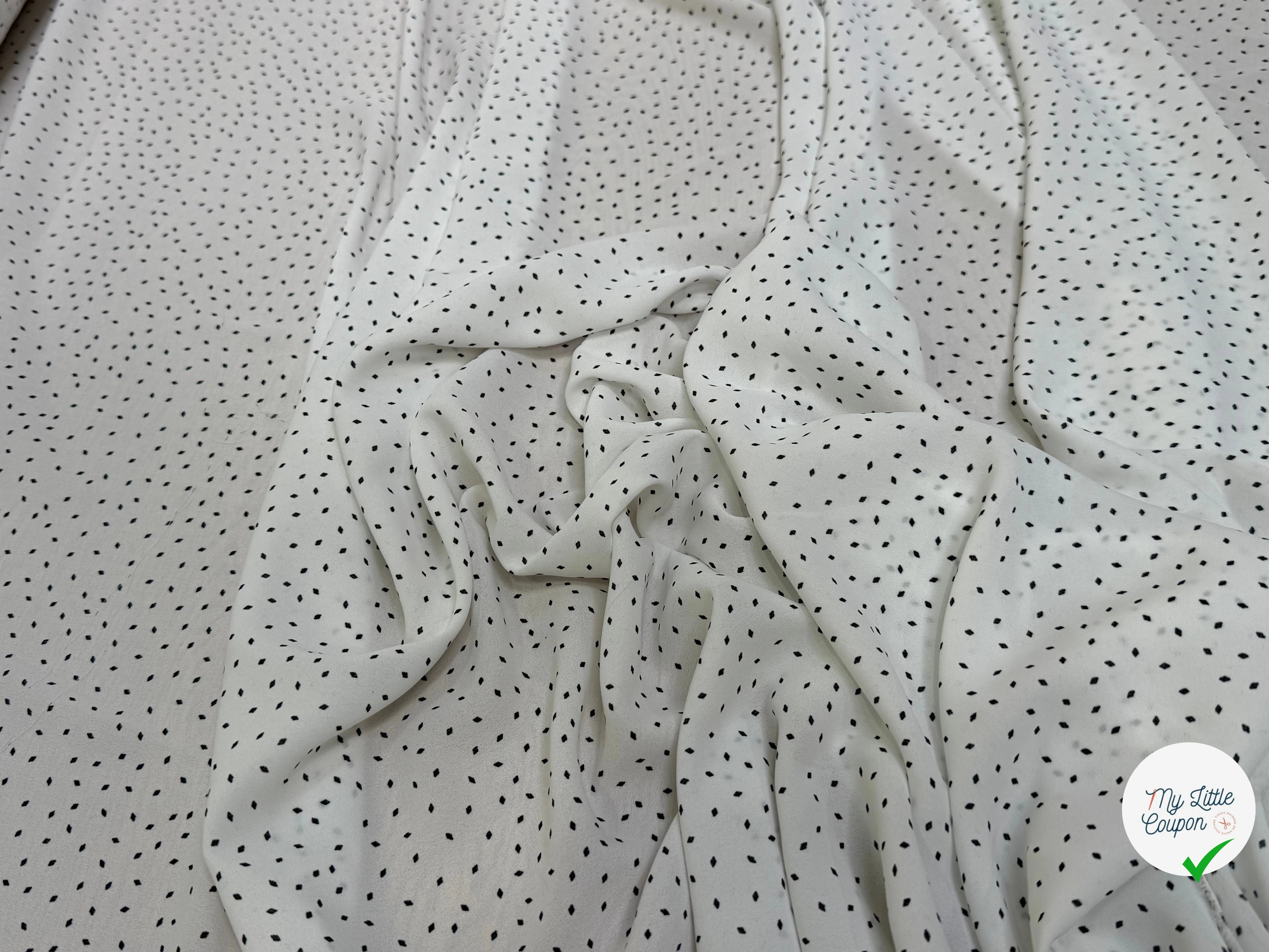 CREPE FLUIDE FOND BLANC POIS MINI LOSANGES - My Little Coupon