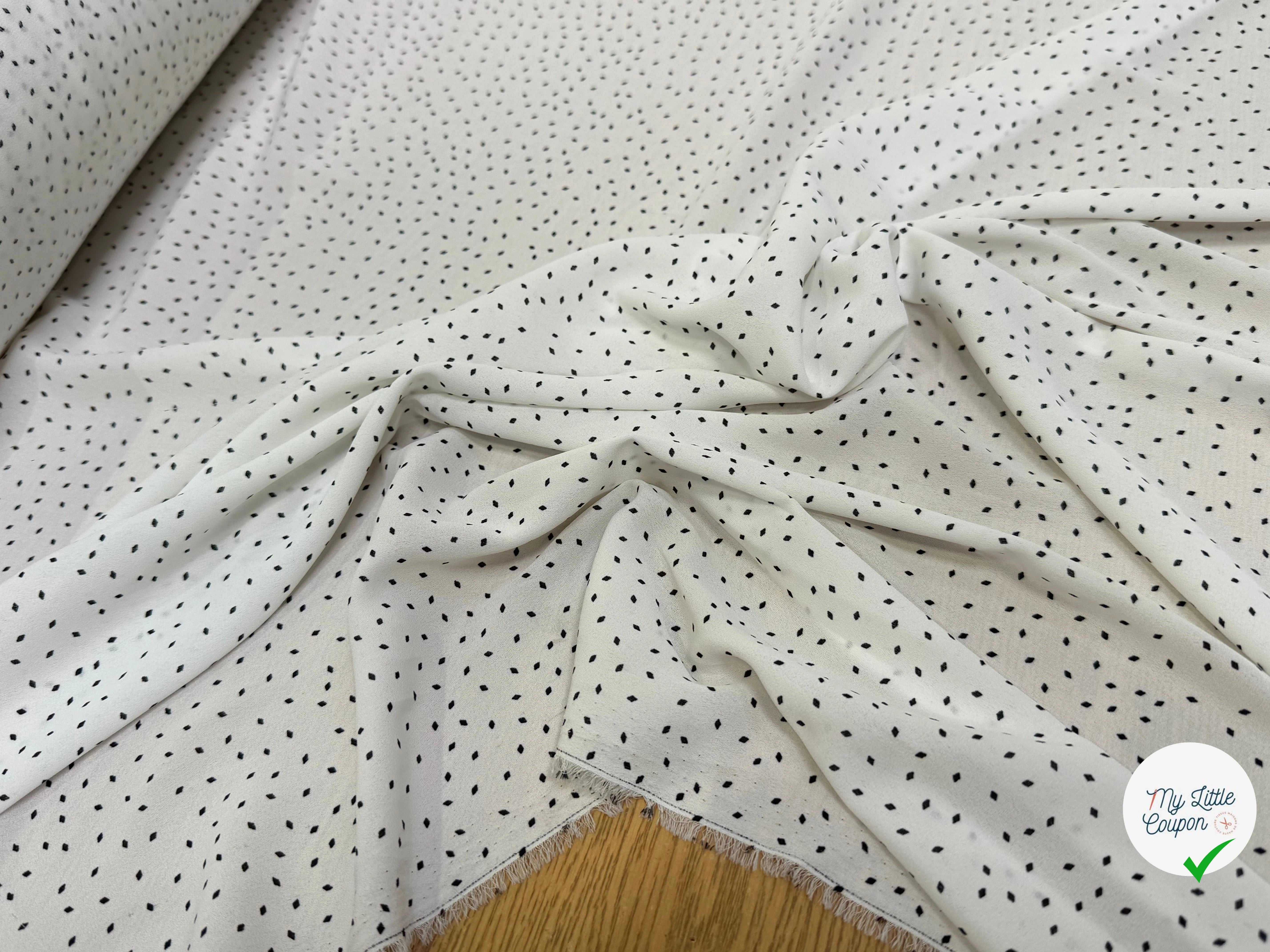 CREPE FLUIDE FOND BLANC POIS MINI LOSANGES - My Little Coupon
