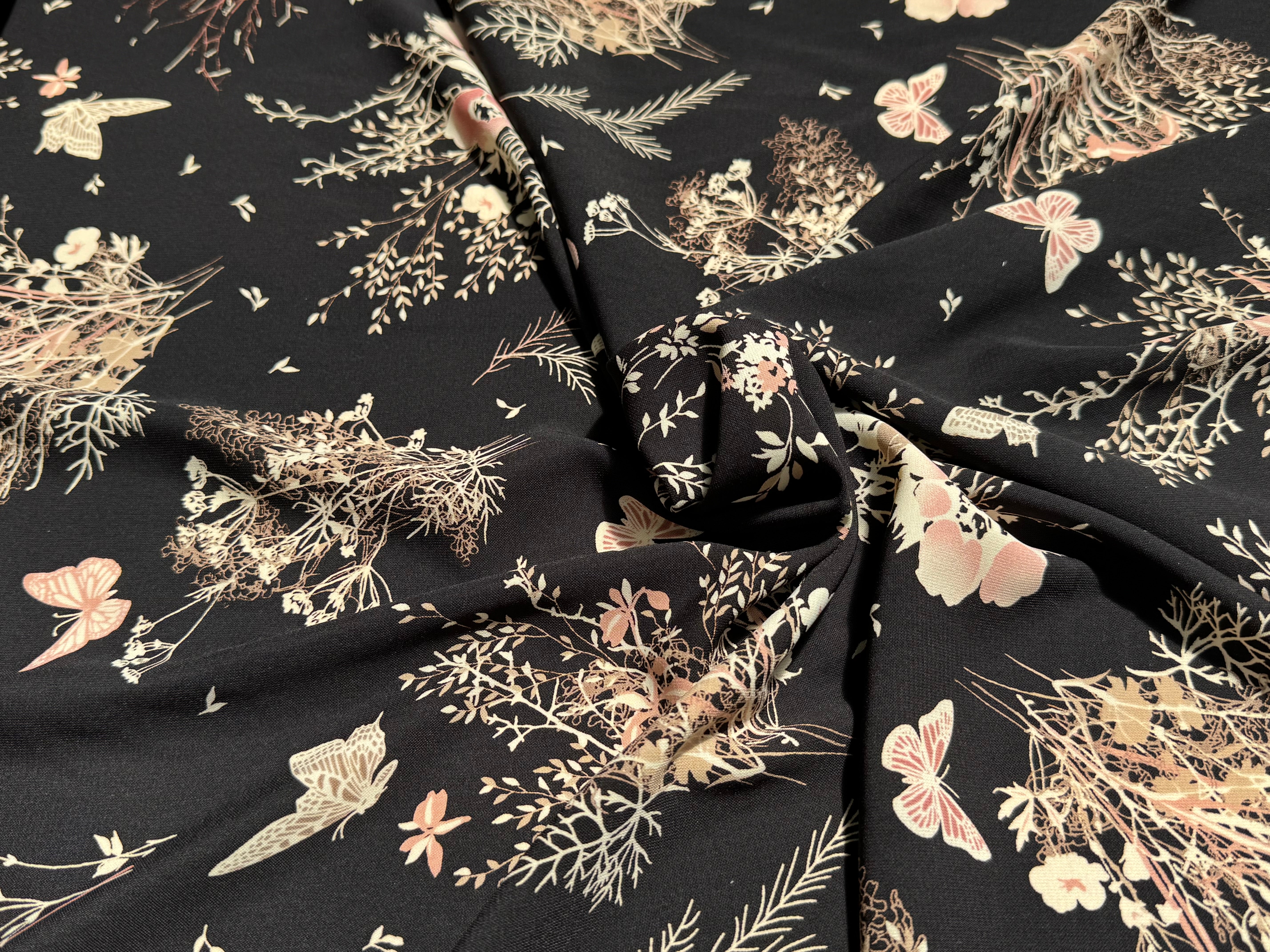 CREPE FLUIDE FOND NOIR MOTIFS FLORAUX PAPILLONS - My Little Coupon