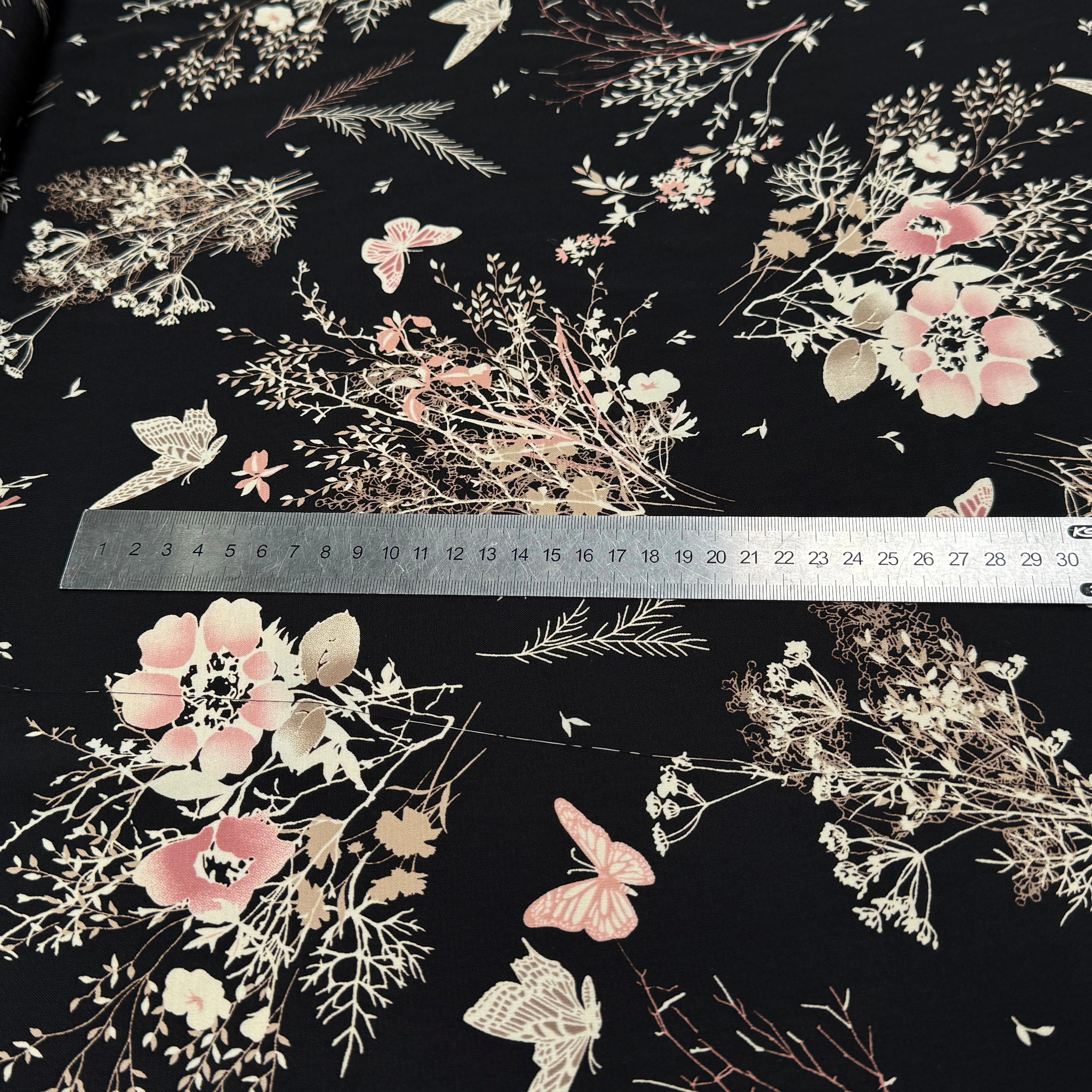 CREPE FLUIDE FOND NOIR MOTIFS FLORAUX PAPILLONS - My Little Coupon