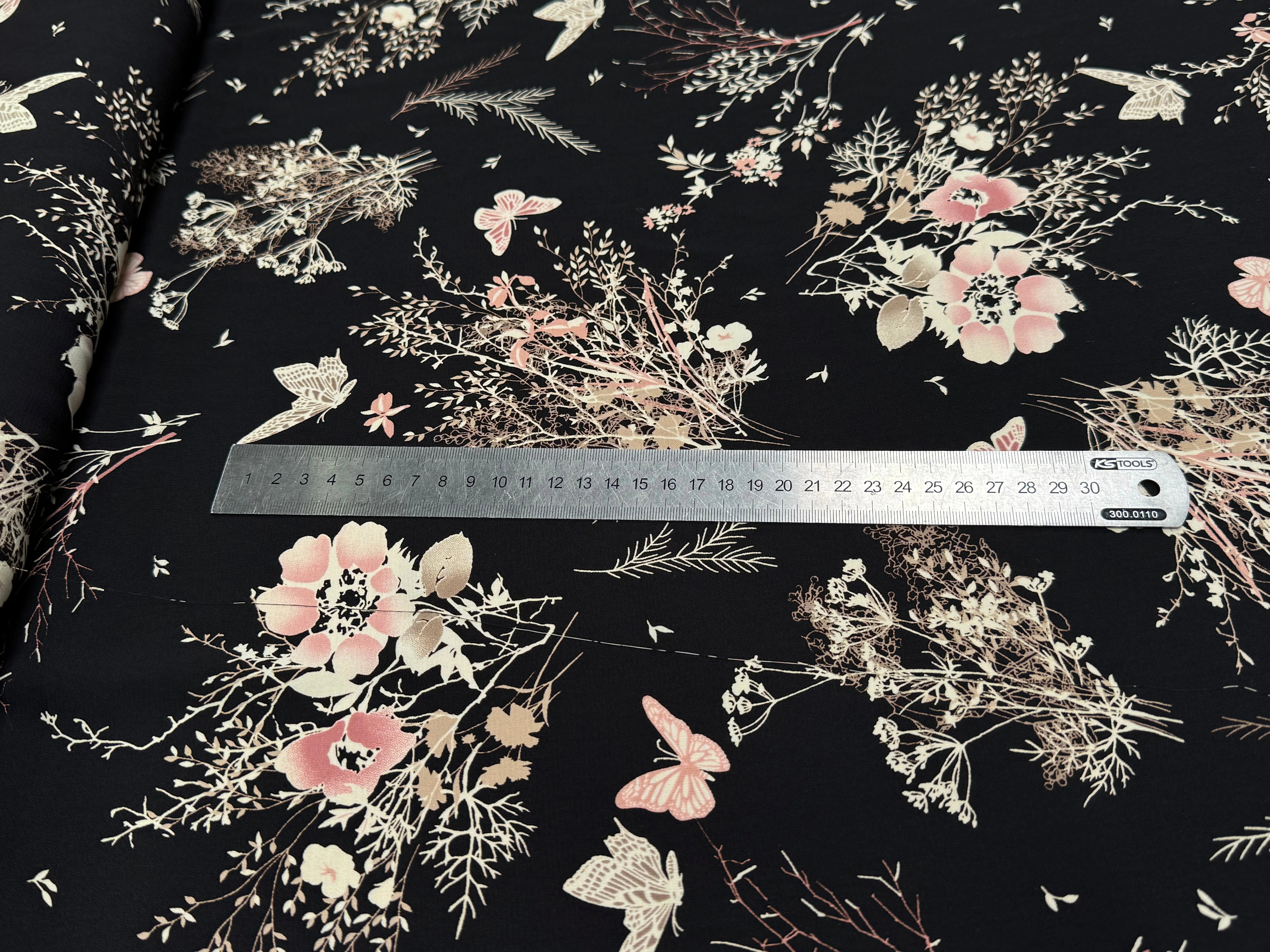 CREPE FLUIDE FOND NOIR MOTIFS FLORAUX PAPILLONS - My Little Coupon