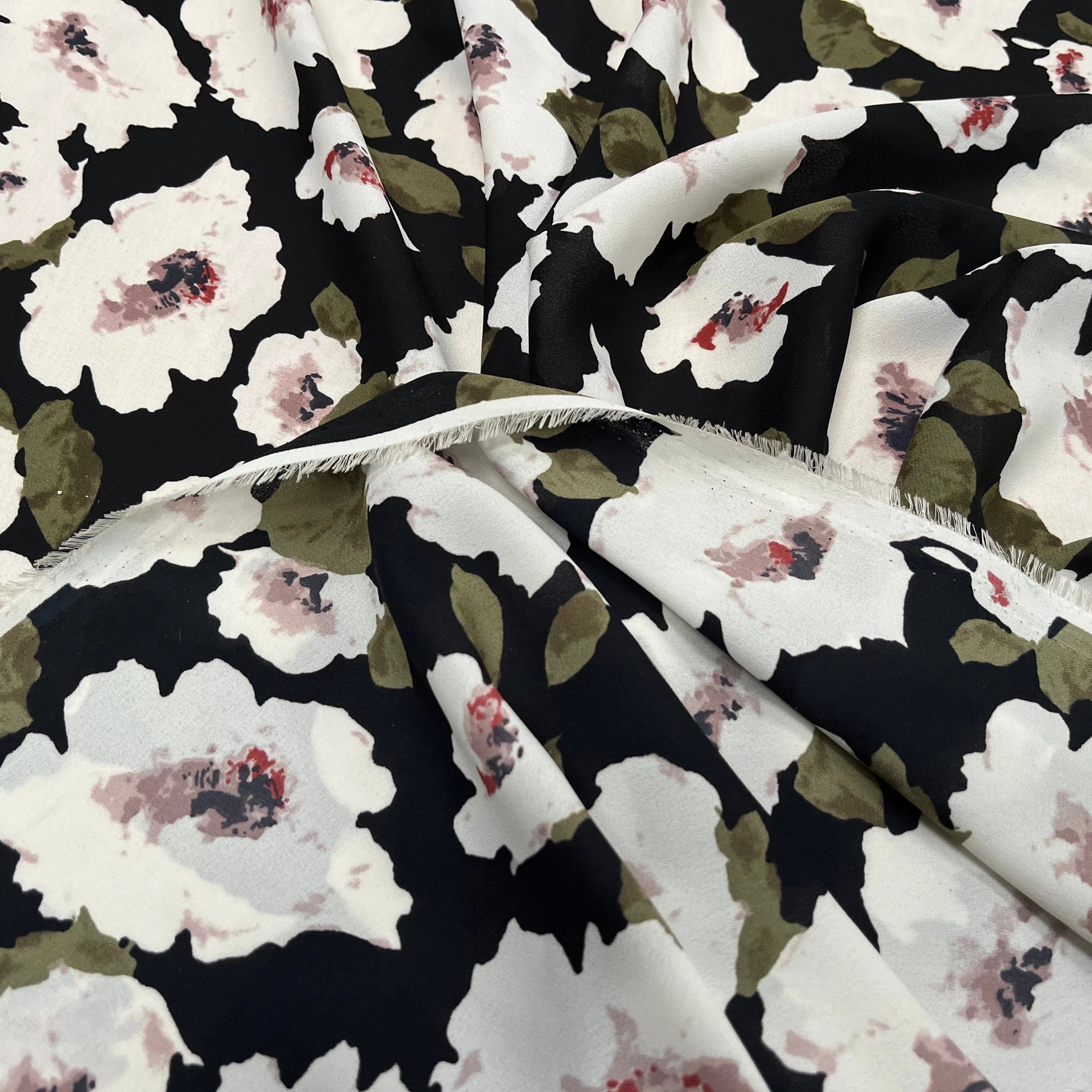 CREPE FLUIDE IMPRIMÉ GROSSES FLEURES SUR FOND NOIR - My Little Coupon