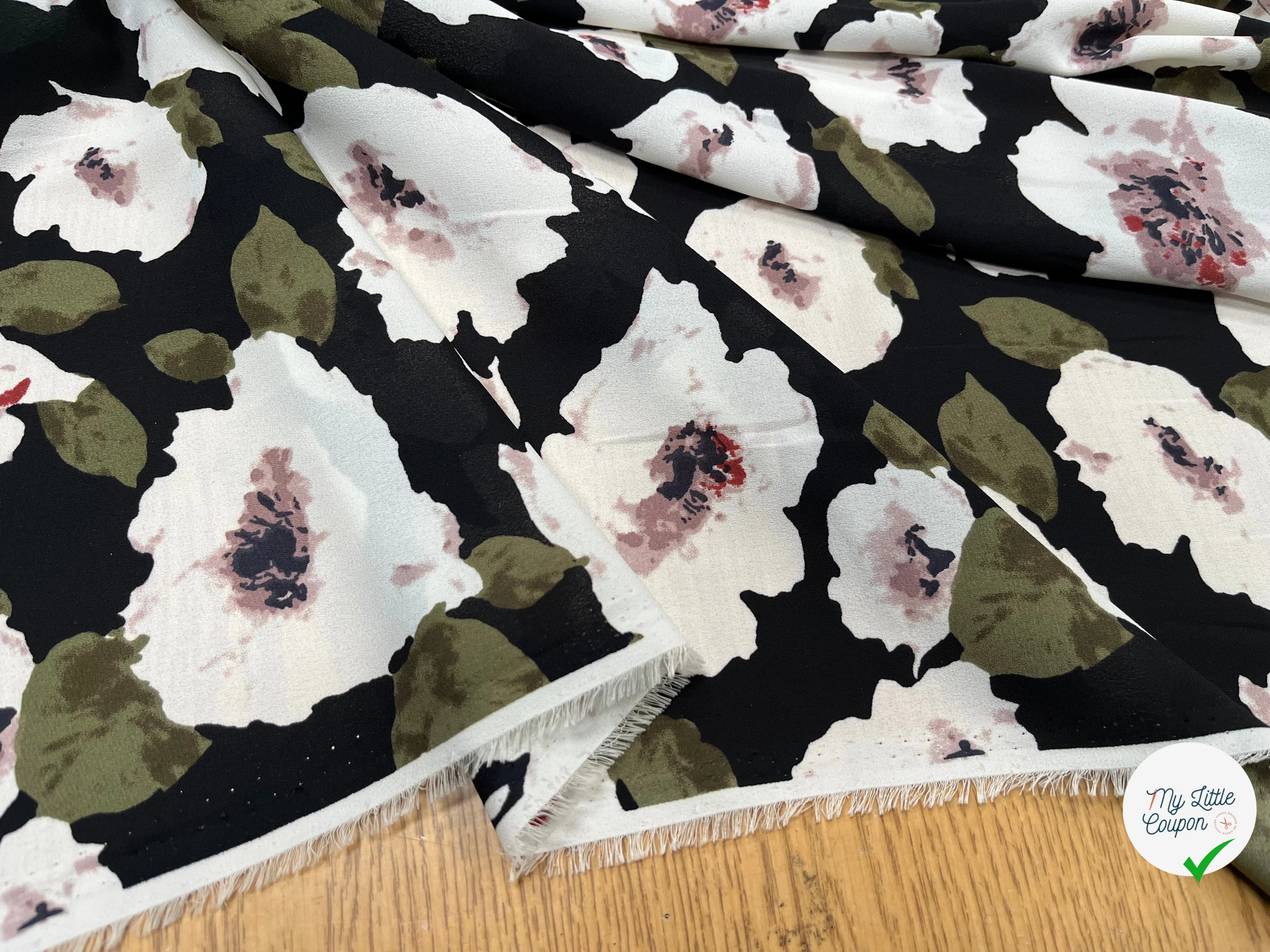 CREPE FLUIDE IMPRIMÉ GROSSES FLEURES SUR FOND NOIR - My Little Coupon