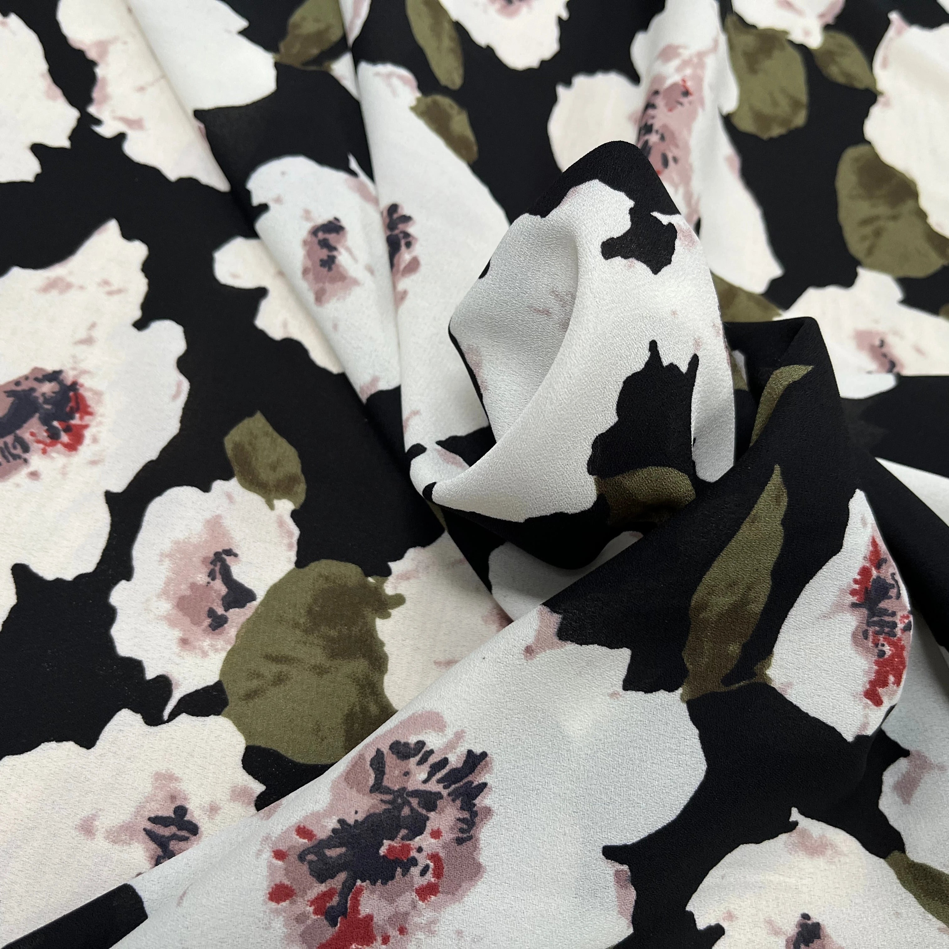 CREPE FLUIDE IMPRIMÉ GROSSES FLEURES SUR FOND NOIR - My Little Coupon