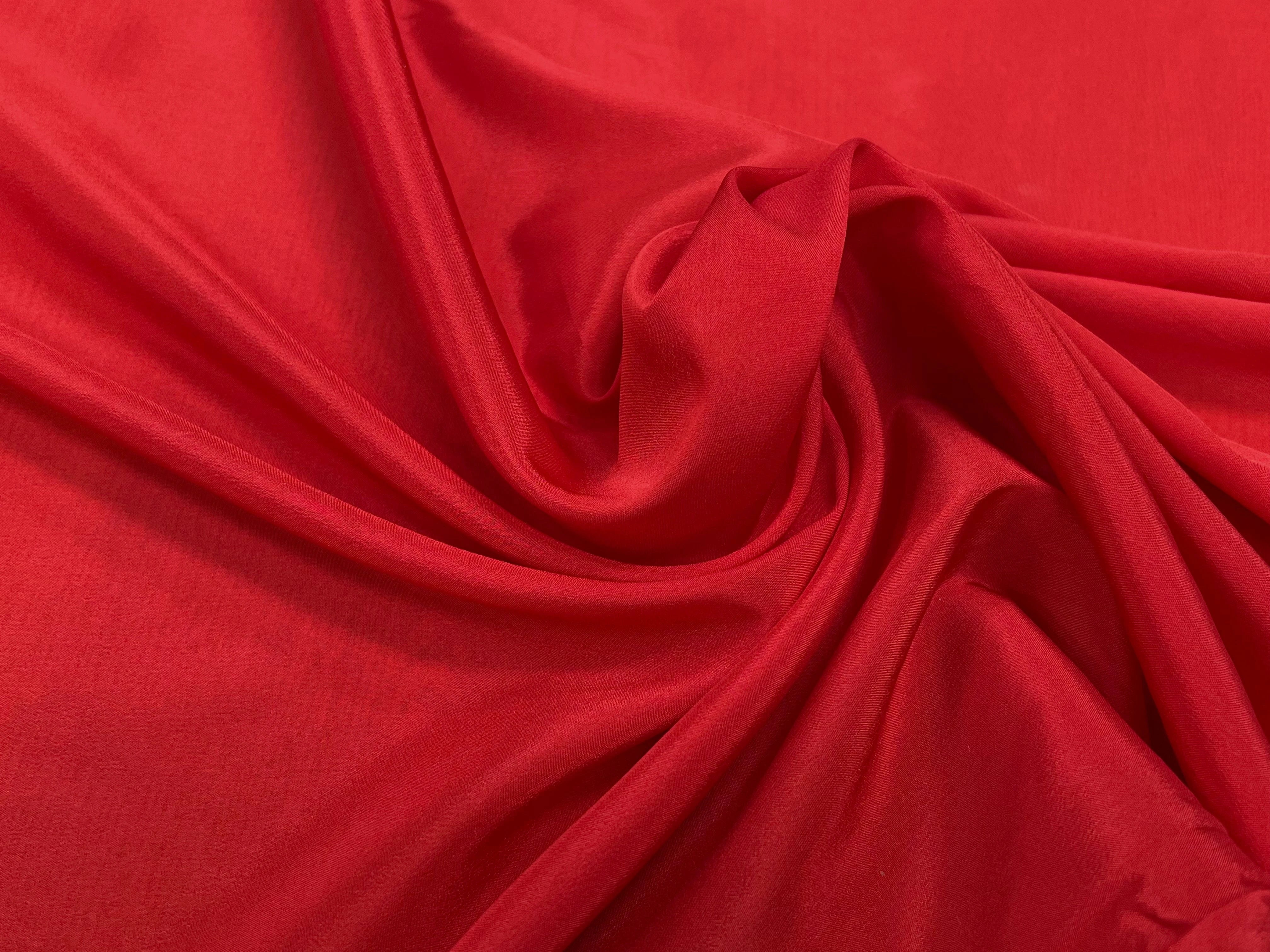 CRÈPE FLUIDE LÉGÈREMENT SATINÉ ROUGE POLYESTER 140CM - My Little Coupon