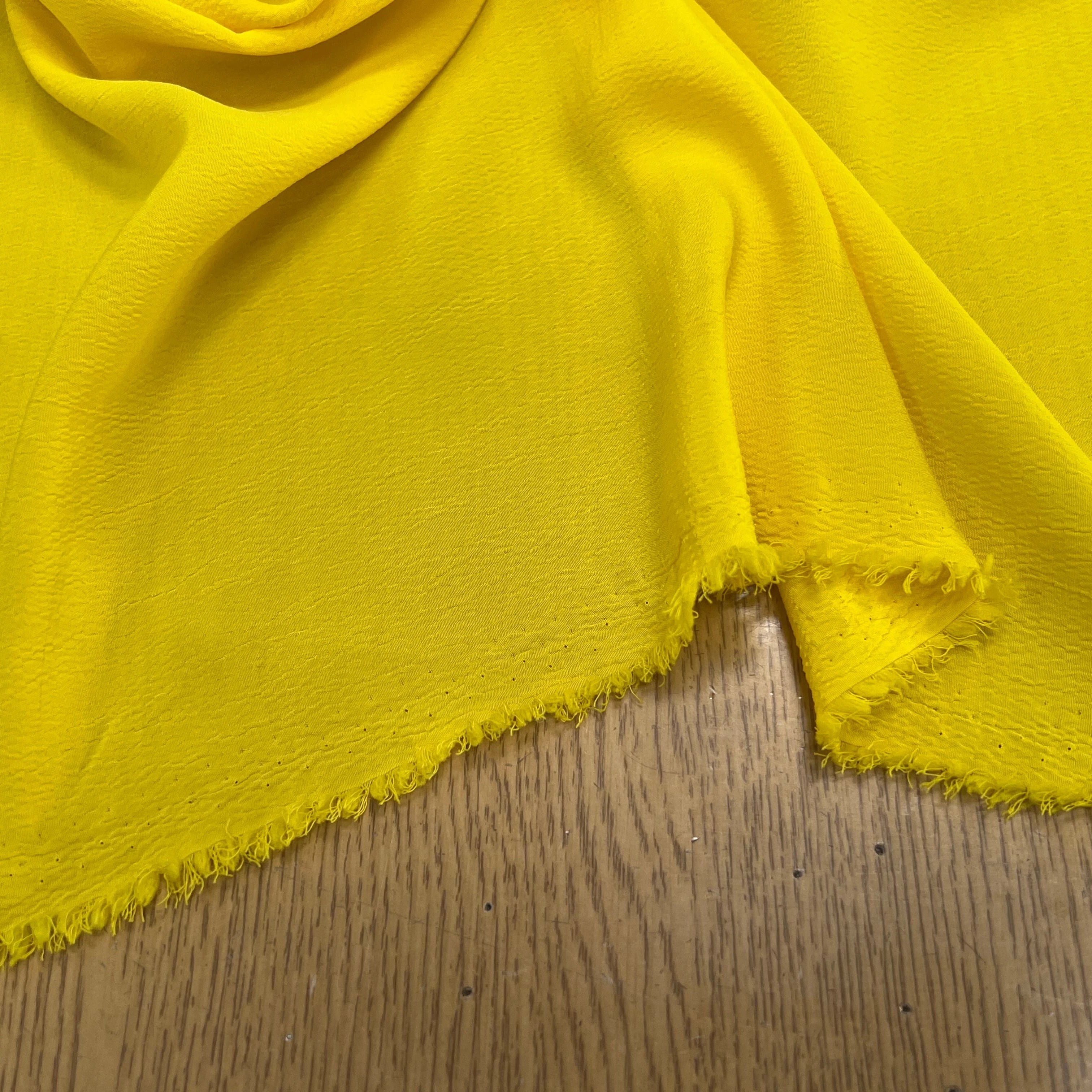 CRÈPE GAUFRÉ JAUNE 150CM POLYESTER - My Little Coupon