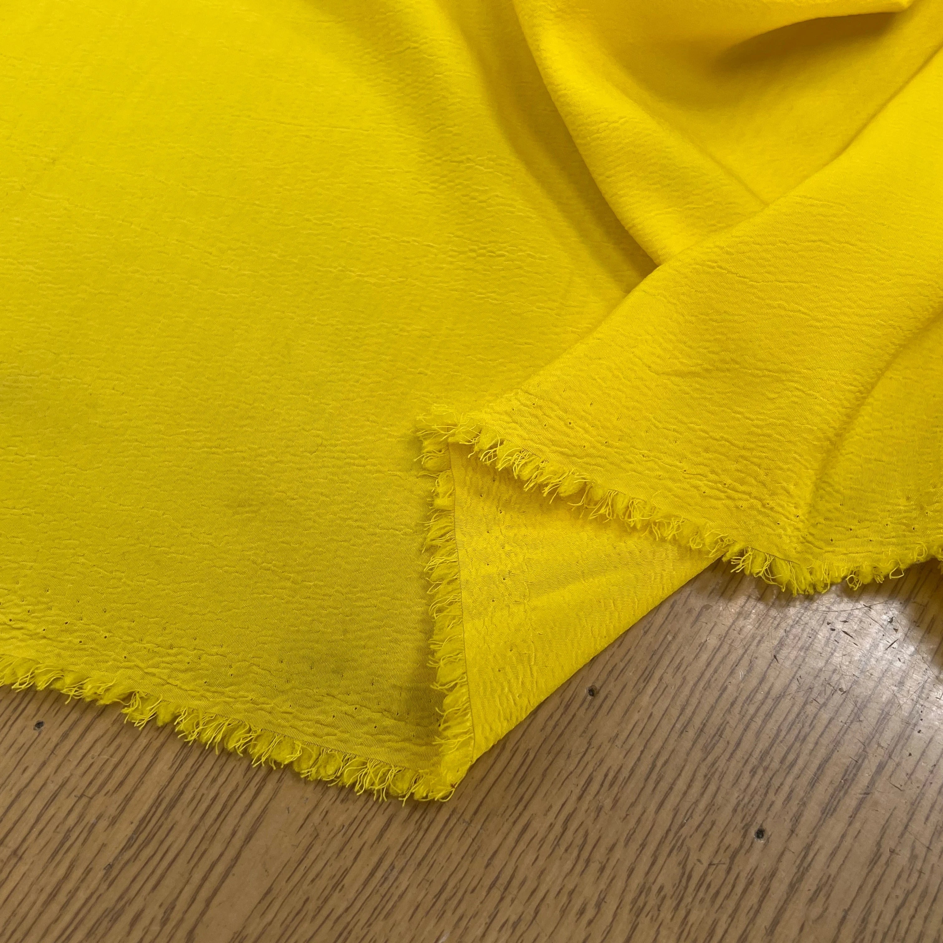 CRÈPE GAUFRÉ JAUNE 150CM POLYESTER - My Little Coupon