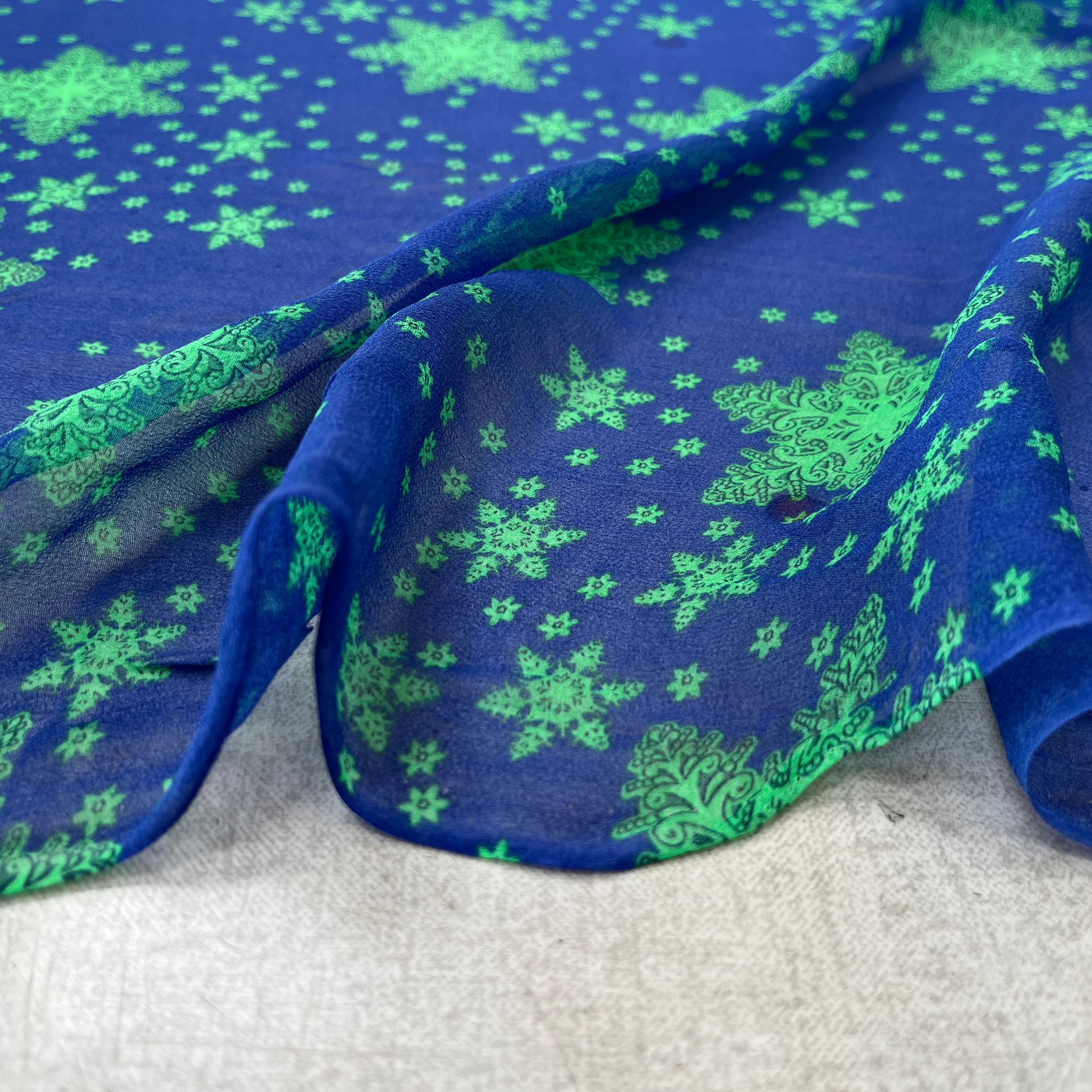 CREPE GEORGETTE DE SOIE FLOCONS BLEU - My Little Coupon