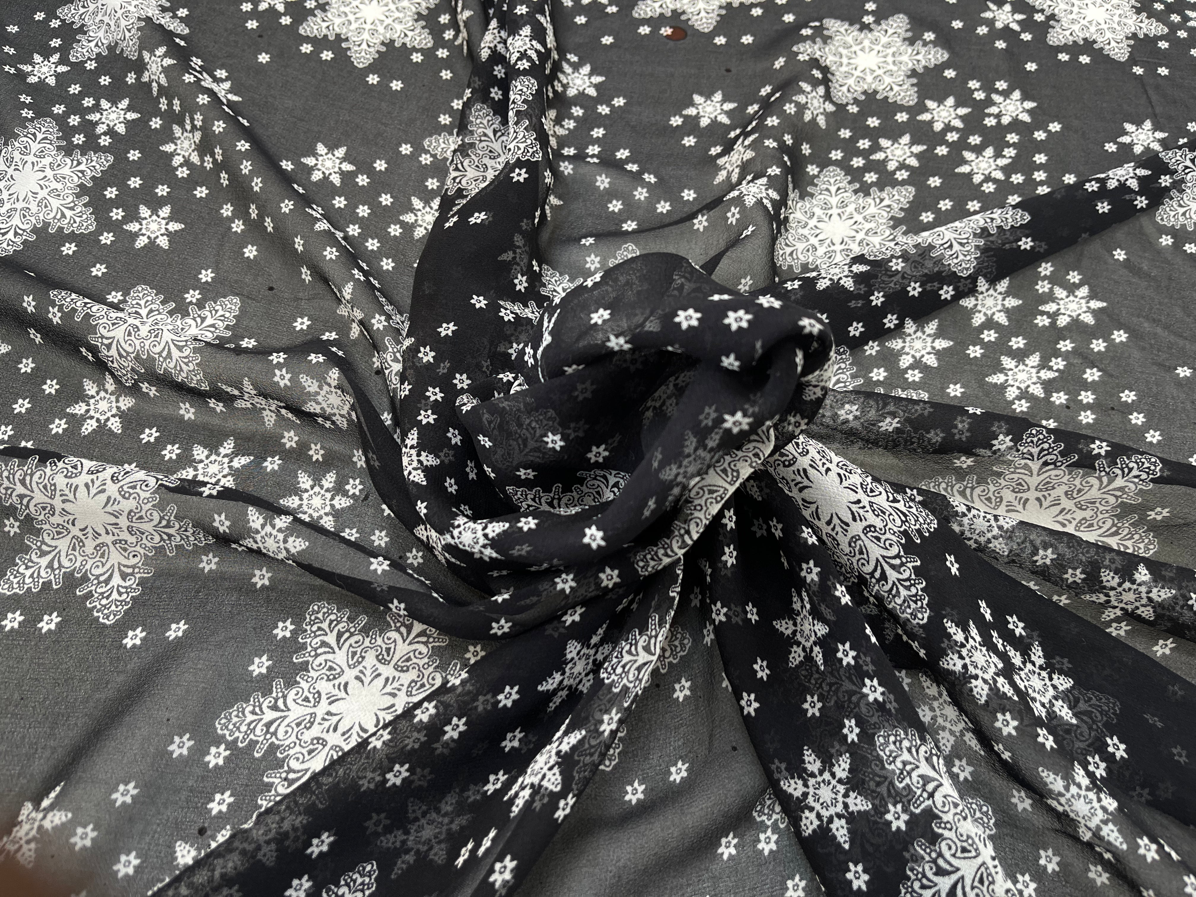 CREPE GEORGETTE DE SOIE FLOCONS NOIR - My Little Coupon