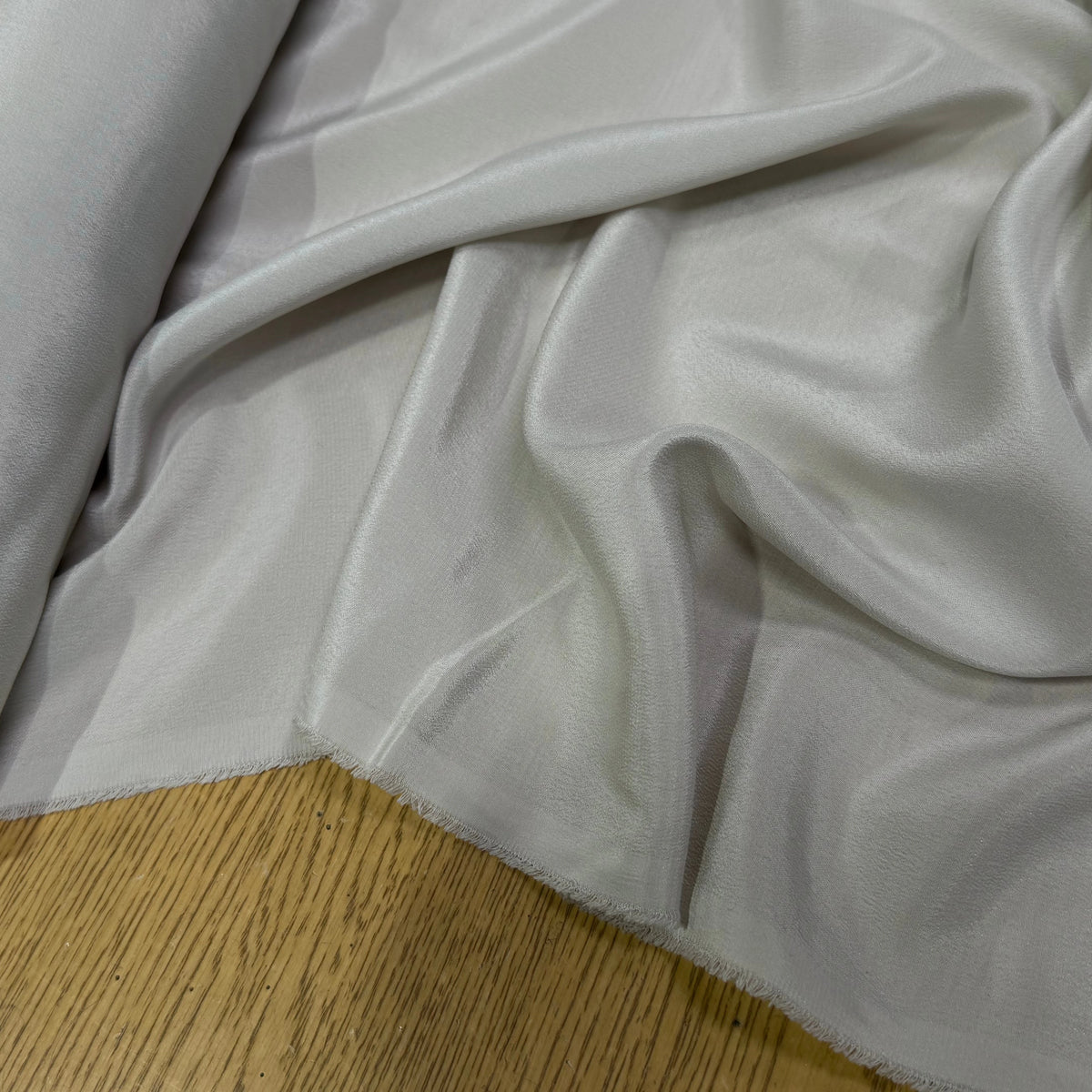 CREPE GEORGETTE DE SOIE SATINÉ GRIS CLAIR - My Little Coupon
