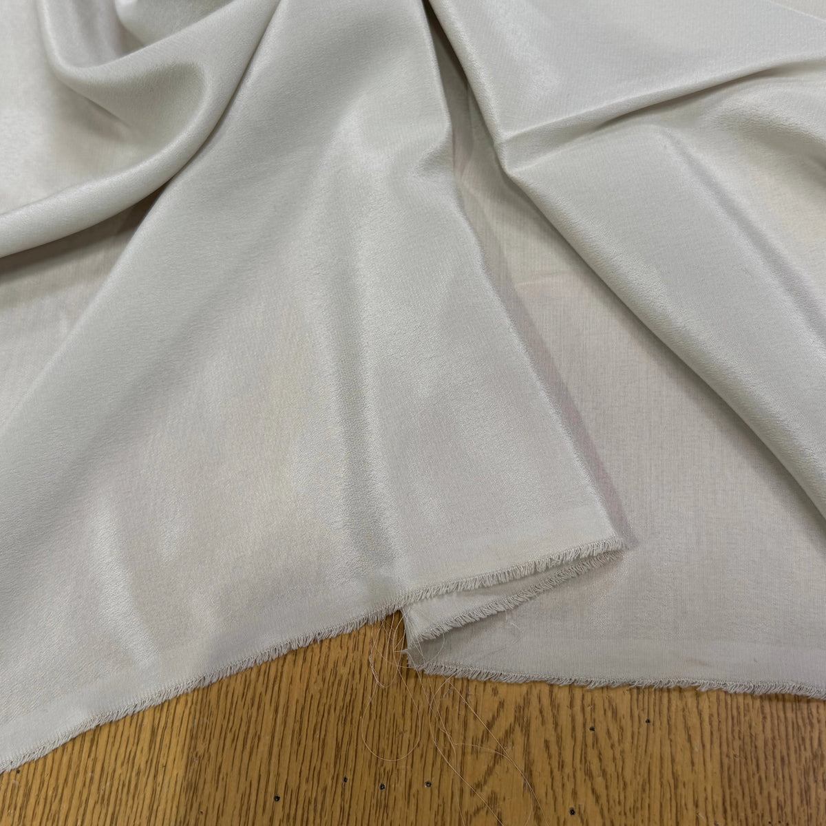 CREPE GEORGETTE DE SOIE SATINÉ GRIS CLAIR - My Little Coupon